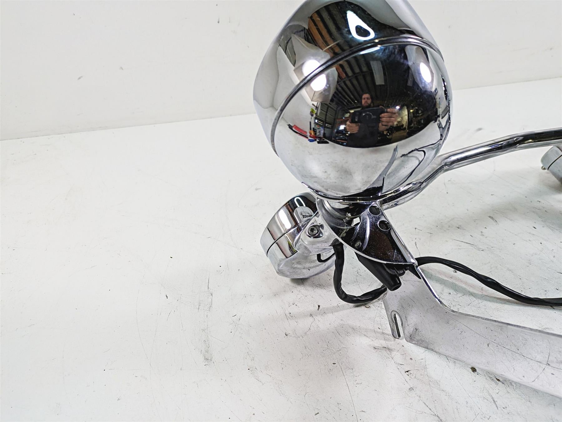 2010 Harley Touring FLHTCU Electra Glide Front Spot Light Blinker Bar 68712-94A {{ shop.shopifyCountryName }} - Mototech271