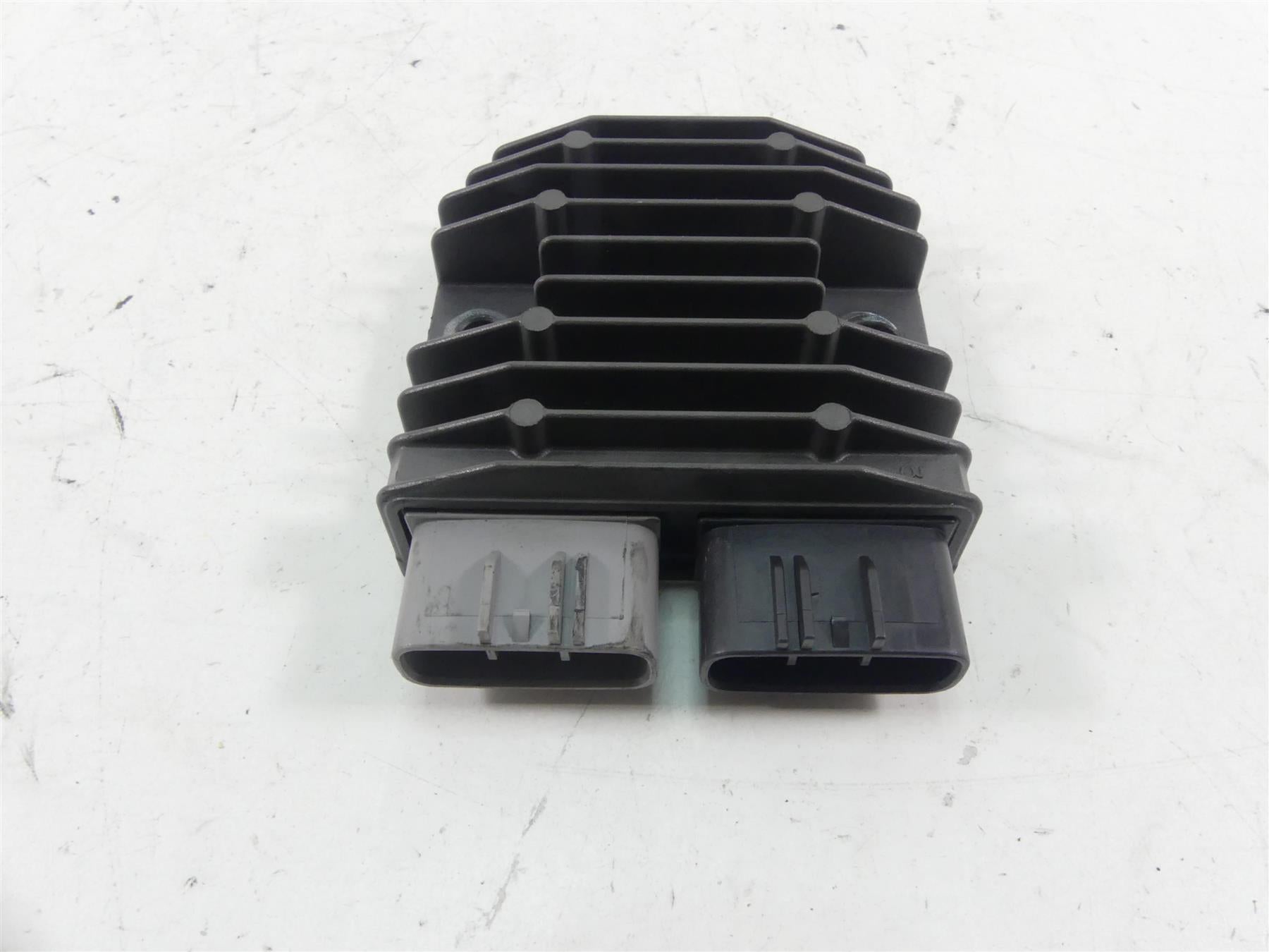 2008 Yamaha FZ1 Fazer Rectifier Voltage Regulator 1D7-81960-00-00 FH012AA {{ shop.shopifyCountryName }} - Mototech271