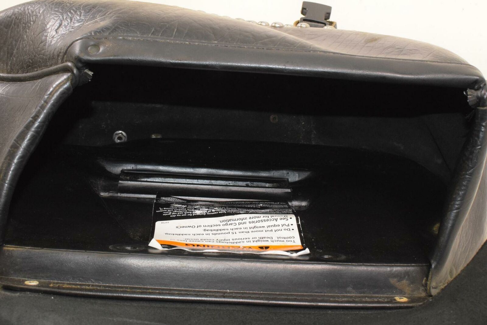 2011 Harley Softail FLSTC Heritage Classic Left Saddlebag & Mount 90476-09 {{ shop.shopifyCountryName }} - Mototech271