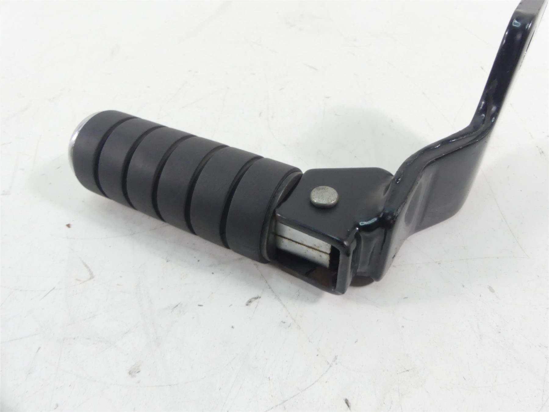 2005 Honda V-Twin VTX1800 S3 Rear Passenger Footpegs 50680-MCV-000 50685-MCV-000 {{ shop.shopifyCountryName }} - Mototech271