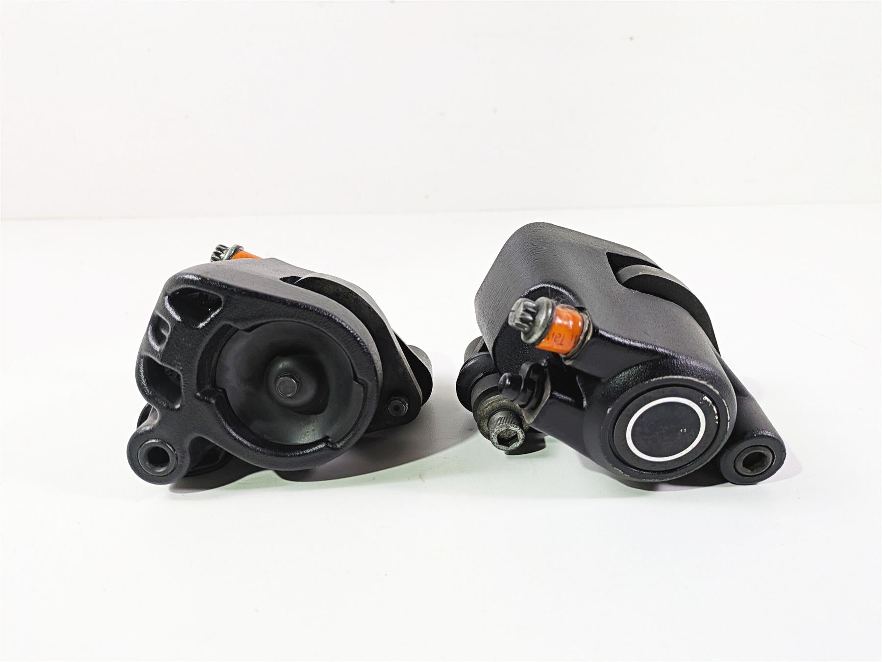 1999 Harley Dyna FXDL Low Rider Front Brake Caliper Set 44023-83C 44046-84C {{ shop.shopifyCountryName }} - Mototech271