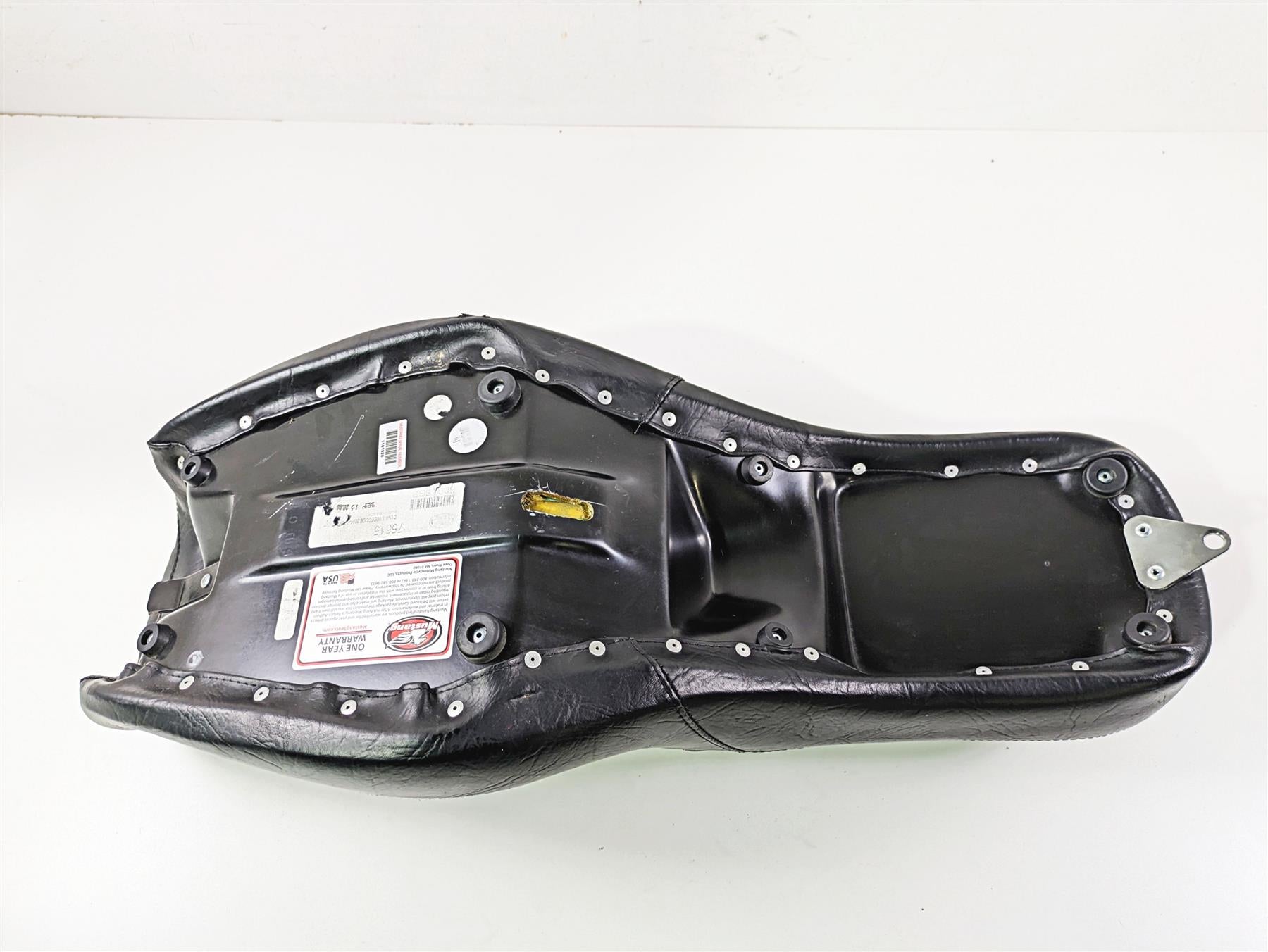 2011 Harley FXDC Dyna Super Glide Mustang Squareback Seat Saddle 75615 {{ shop.shopifyCountryName }} - Mototech271