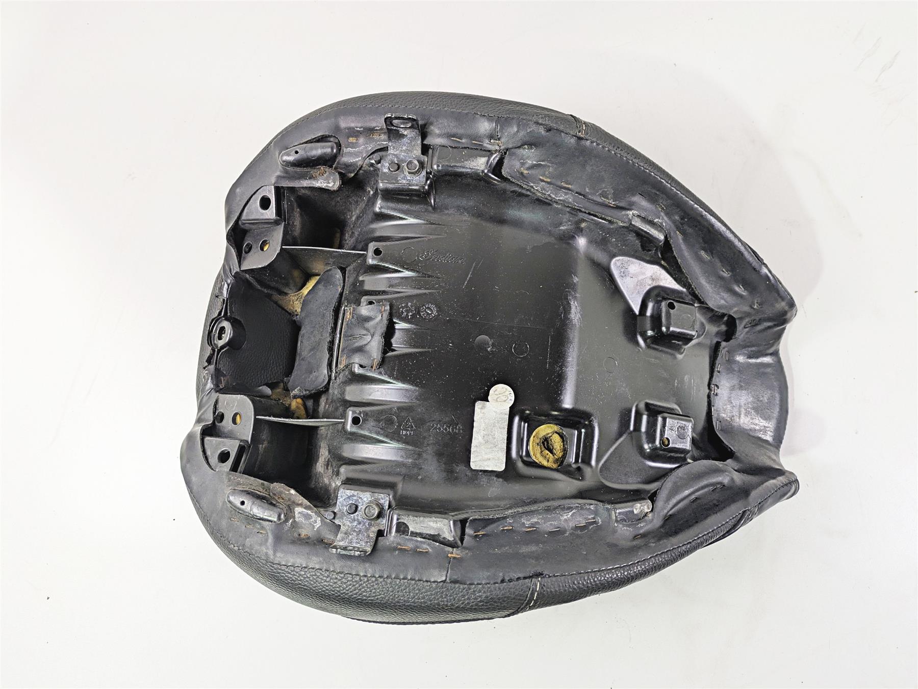 2018 Indian Springfield Dark Horse Stock Seat Saddle + Heat Shield 2686580 {{ shop.shopifyCountryName }} - Mototech271