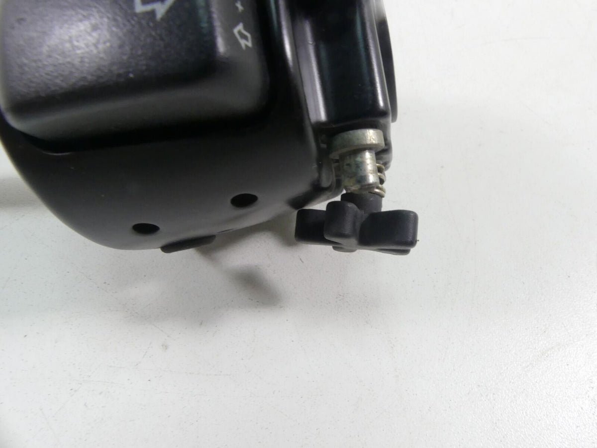 2015 Harley VRSCF Muscle V-Rod Right Control Switch Start Stop - Read 71684-06A {{ shop.shopifyCountryName }} - Mototech271
