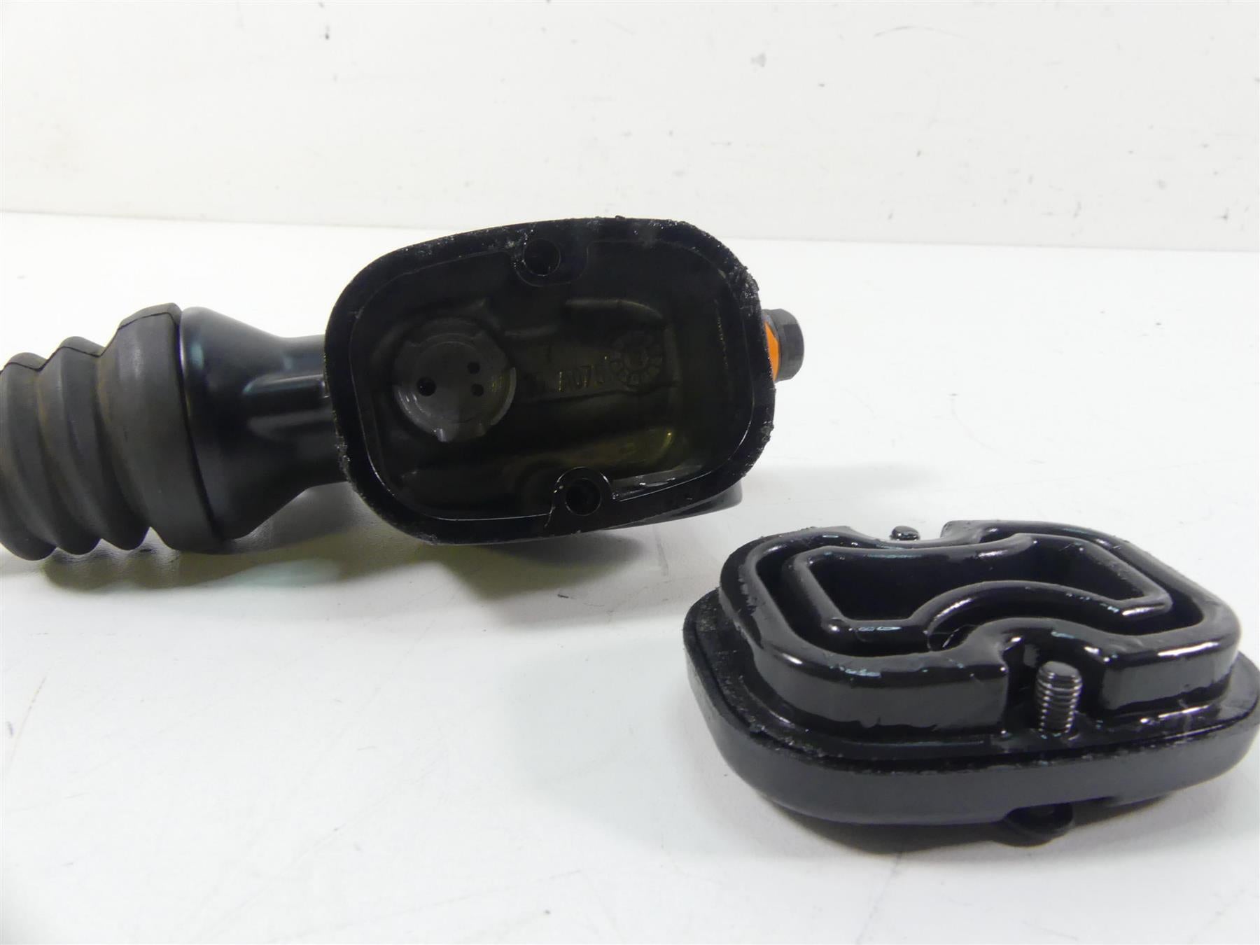 2013 Harley Touring FLHTP Electra Glide Rear Brake Master Cylinder 41700028A {{ shop.shopifyCountryName }} - Mototech271