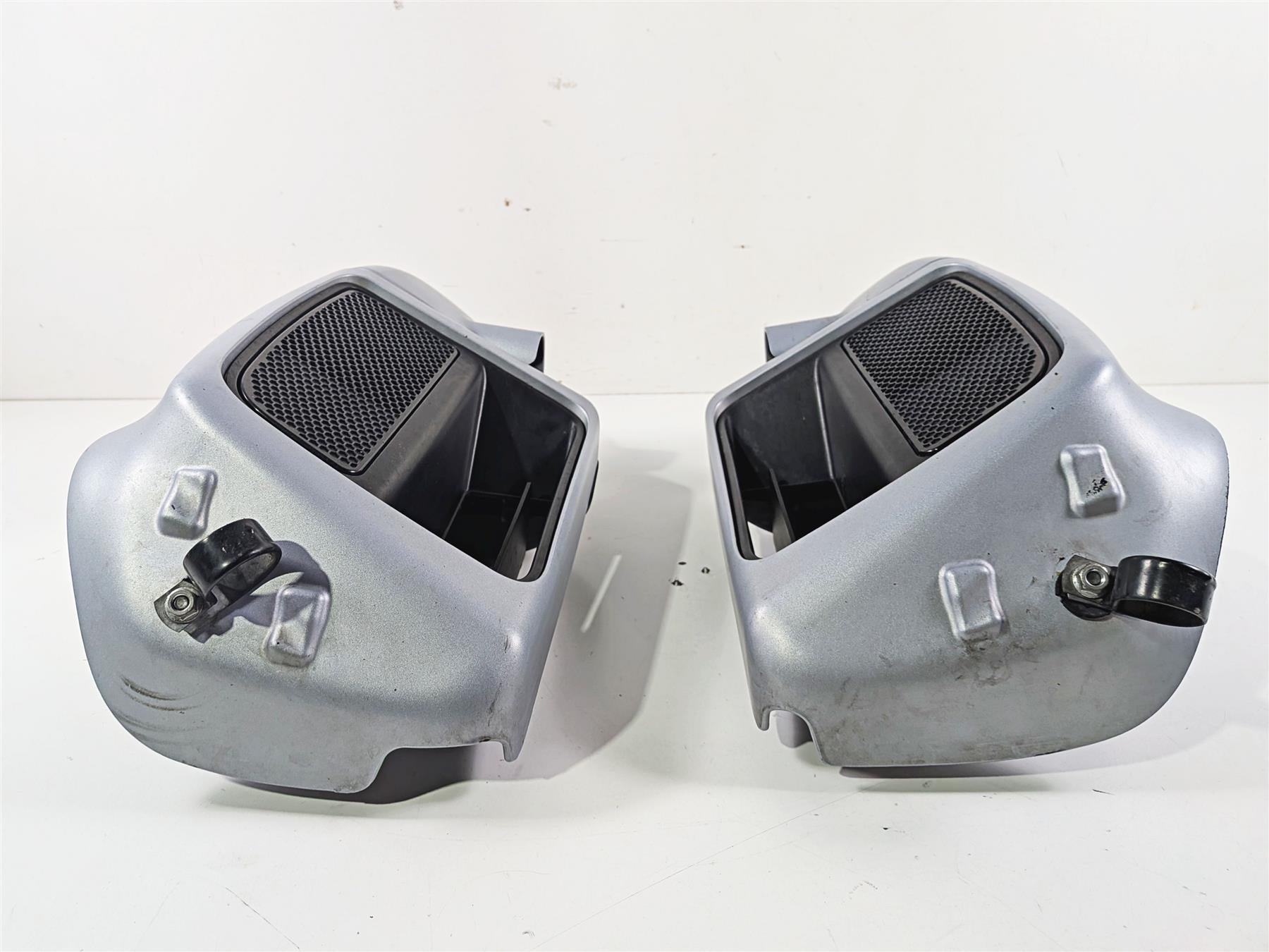 2020 Harley Touring FLTRK Road Glide Lower Leg Fairing Set 57100112 {{ shop.shopifyCountryName }} - Mototech271