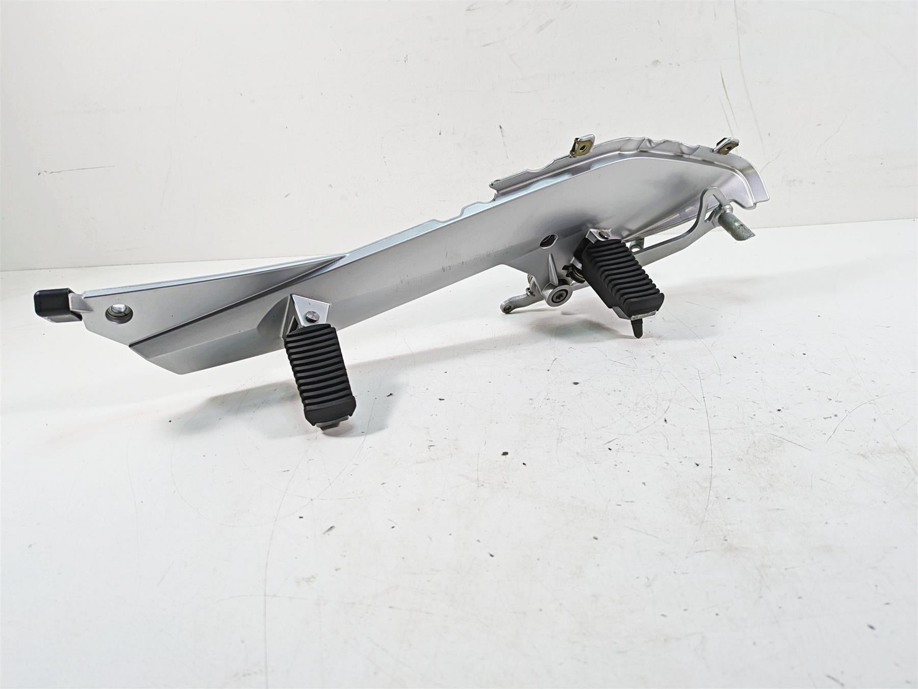 2007 BMW R1200RT K26 Right Footpeg Set& Brake Pedal 46717675290 {{ shop.shopifyCountryName }} - Mototech271