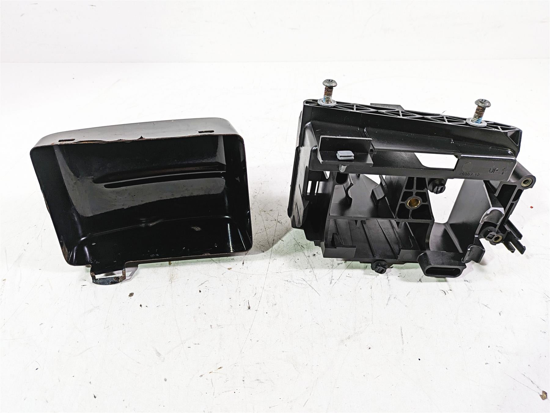 2013 Harley FXDWG Dyna Wide Glide Electrical Tray Stay & Cover 70367-12 66361-12 {{ shop.shopifyCountryName }} - Mototech271