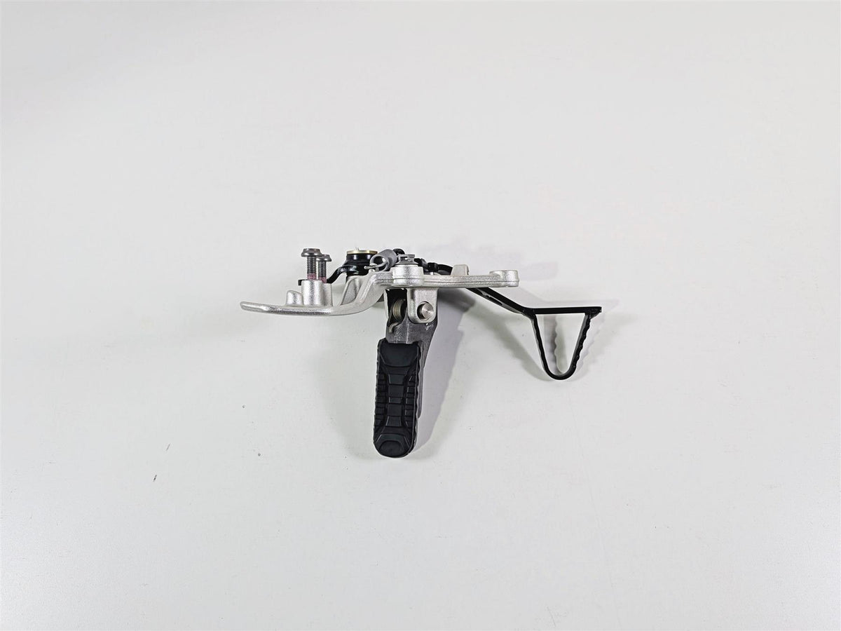 2023 BMW R nineT Scrambler K23 Right Footpeg & Brake Pedal 46719457888 {{ shop.shopifyCountryName }} - Mototech271