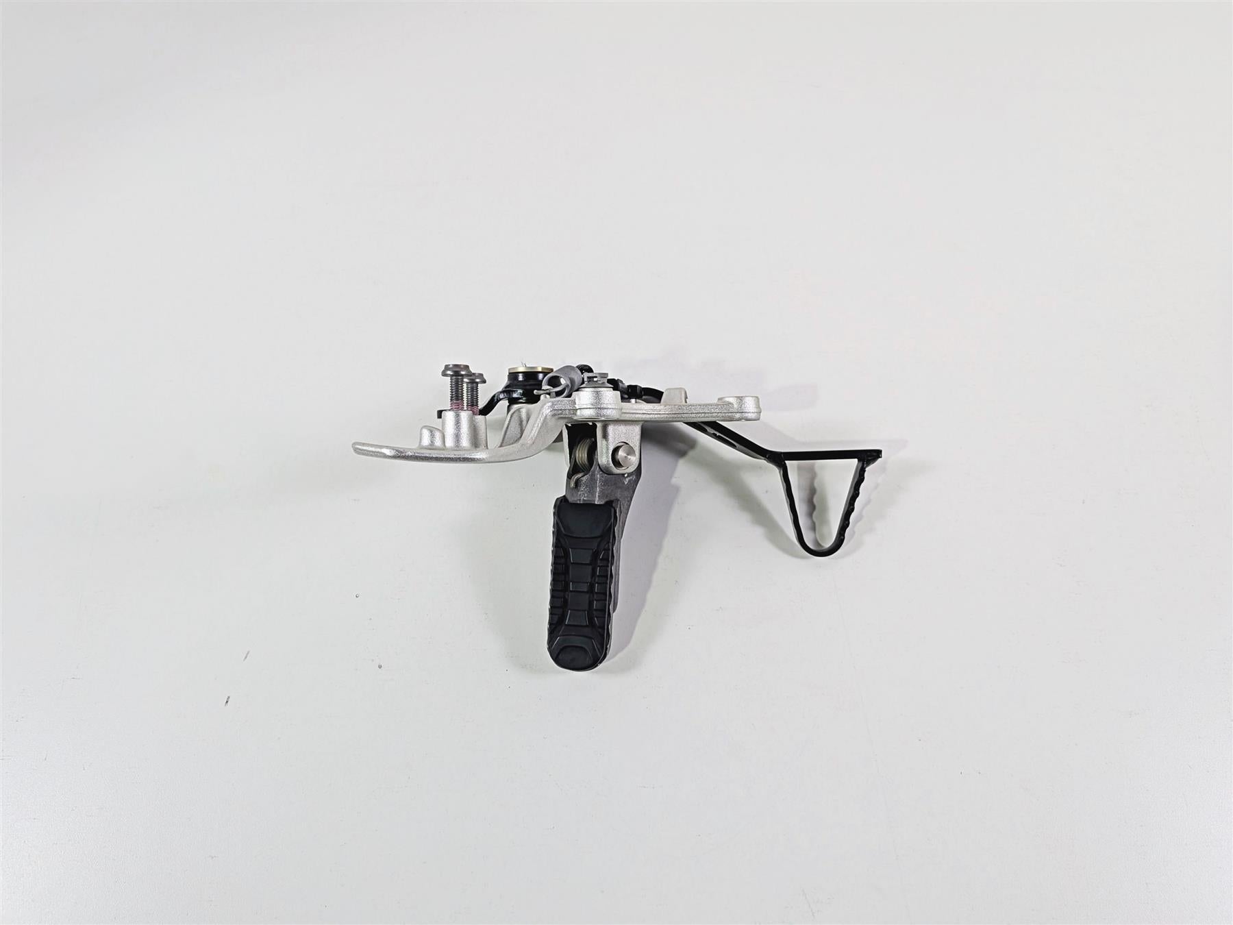 2023 BMW R nineT Scrambler K23 Right Footpeg & Brake Pedal 46719457888 {{ shop.shopifyCountryName }} - Mototech271