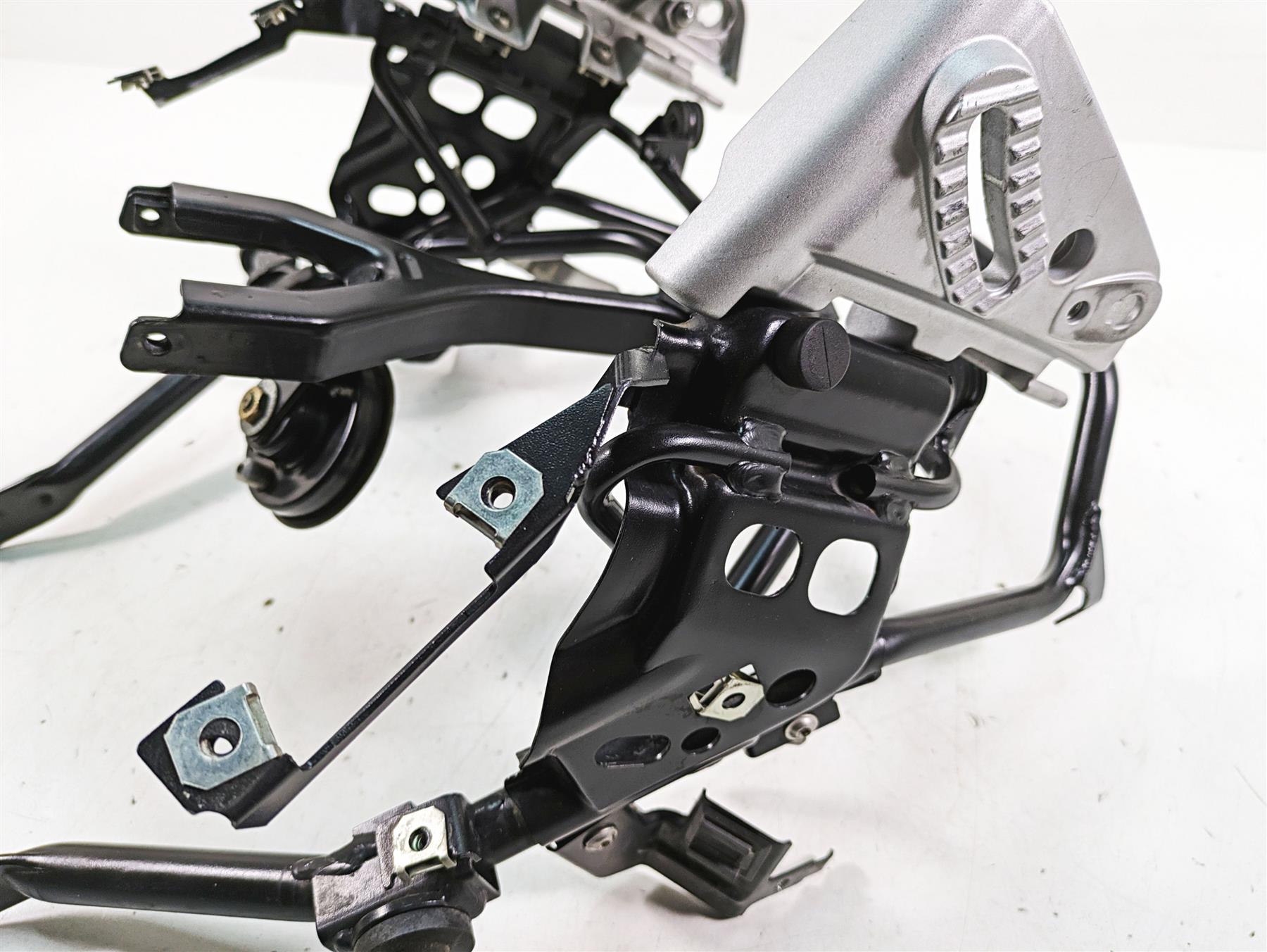2007 BMW R1200GS K255 Adv Front Subframe Sub Frame - Read 46637701558 {{ shop.shopifyCountryName }} - Mototech271