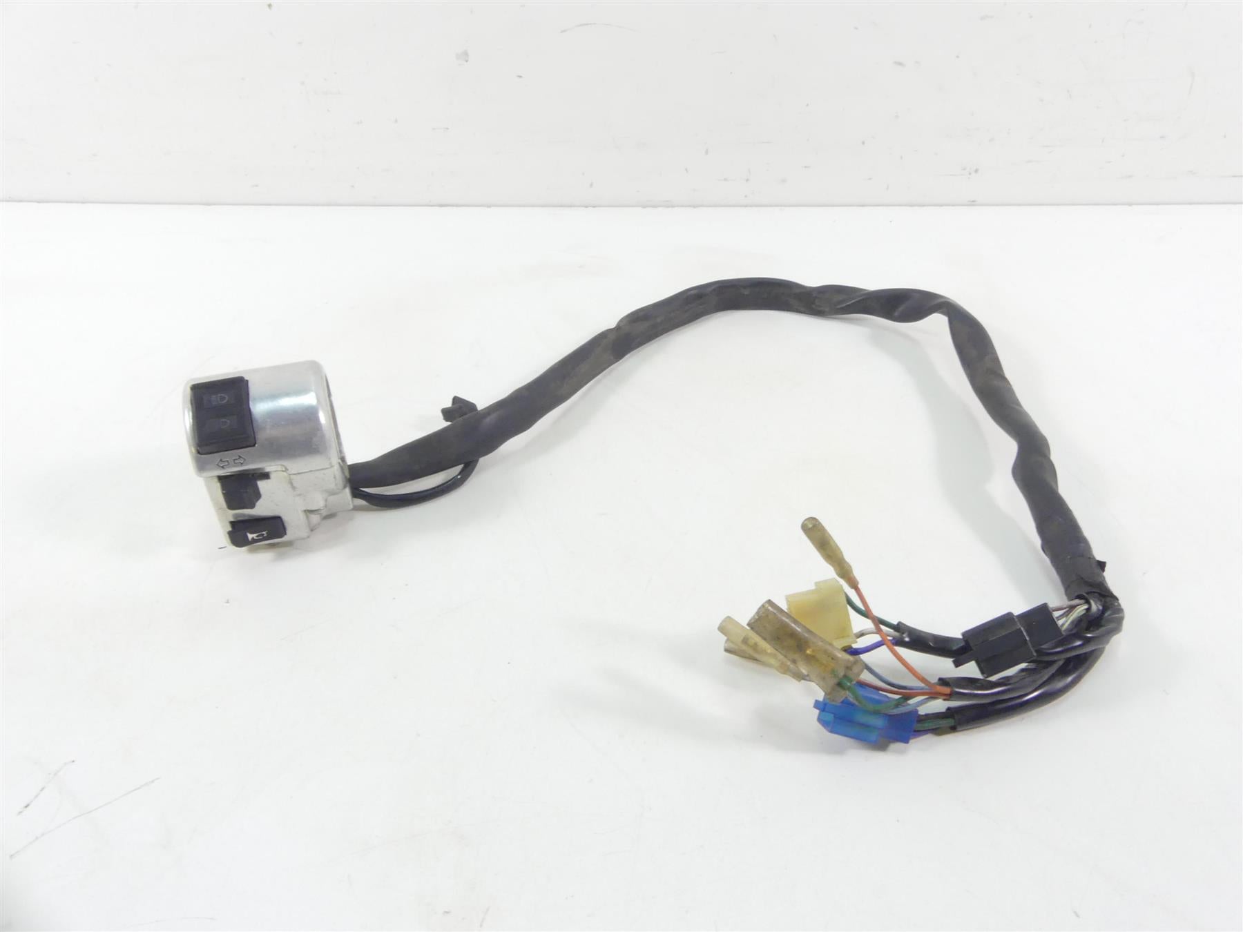 2003 Honda VTX1300 S Left Hand Blinker Lights Control Switch 35020-MEA-670 {{ shop.shopifyCountryName }} - Mototech271