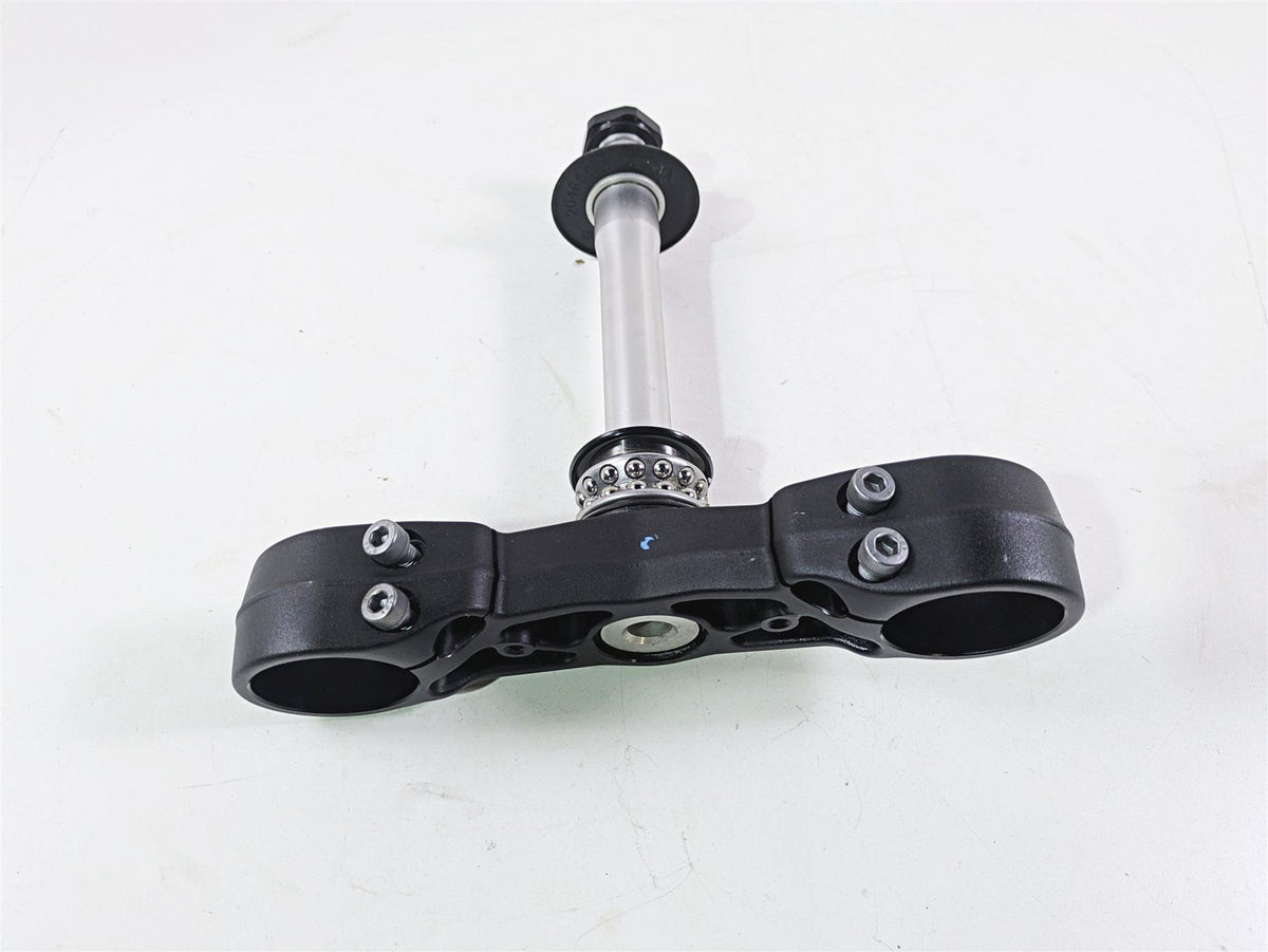 2024 Triumph Street Triple 765 R Lower Triple Tree Steering Clamp T2048903 {{ shop.shopifyCountryName }} - Mototech271