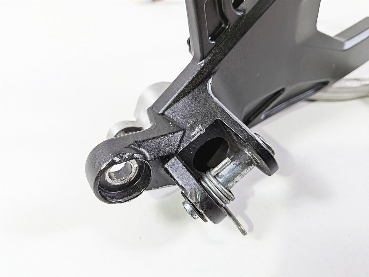 2024 Yamaha YZF R1 RN65 Front Right Peg Mount & Brake Pedal Read 2CR-27443-00-00 {{ shop.shopifyCountryName }} - Mototech271