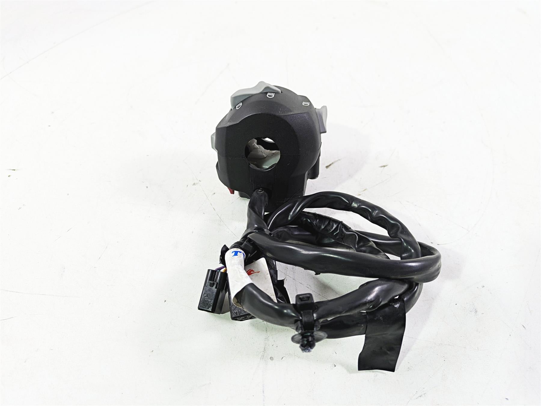 2023 BMW G310R K03 Left Hand Light Horn Control Switch 61318545349 {{ shop.shopifyCountryName }} - Mototech271