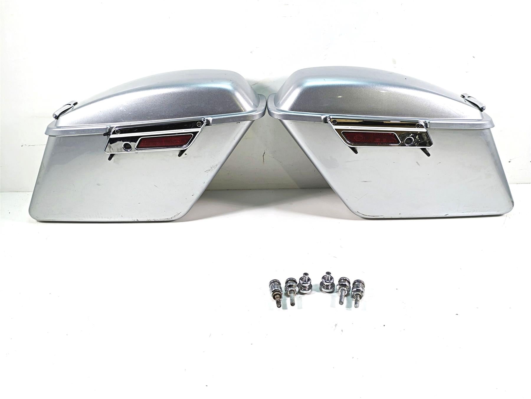 2012 Harley FLD Dyna Switchback Saddlebag Set Brilliant Silver Pearl 90200018BDK | Mototech271