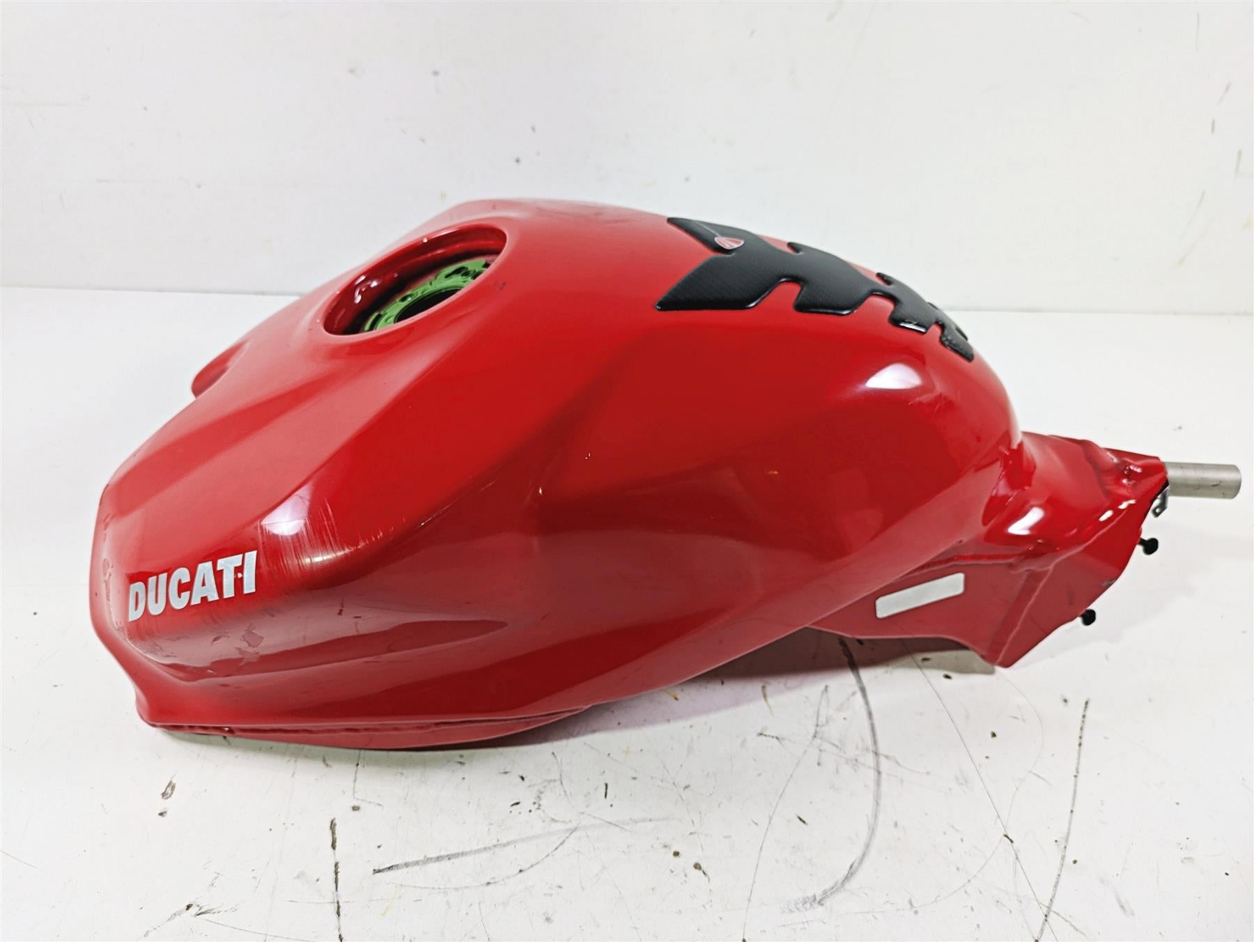 2015 Ducati Panigale 1299 S Red Fuel Gas Petrol Tank READ 58611923AA {{ shop.shopifyCountryName }} - Mototech271