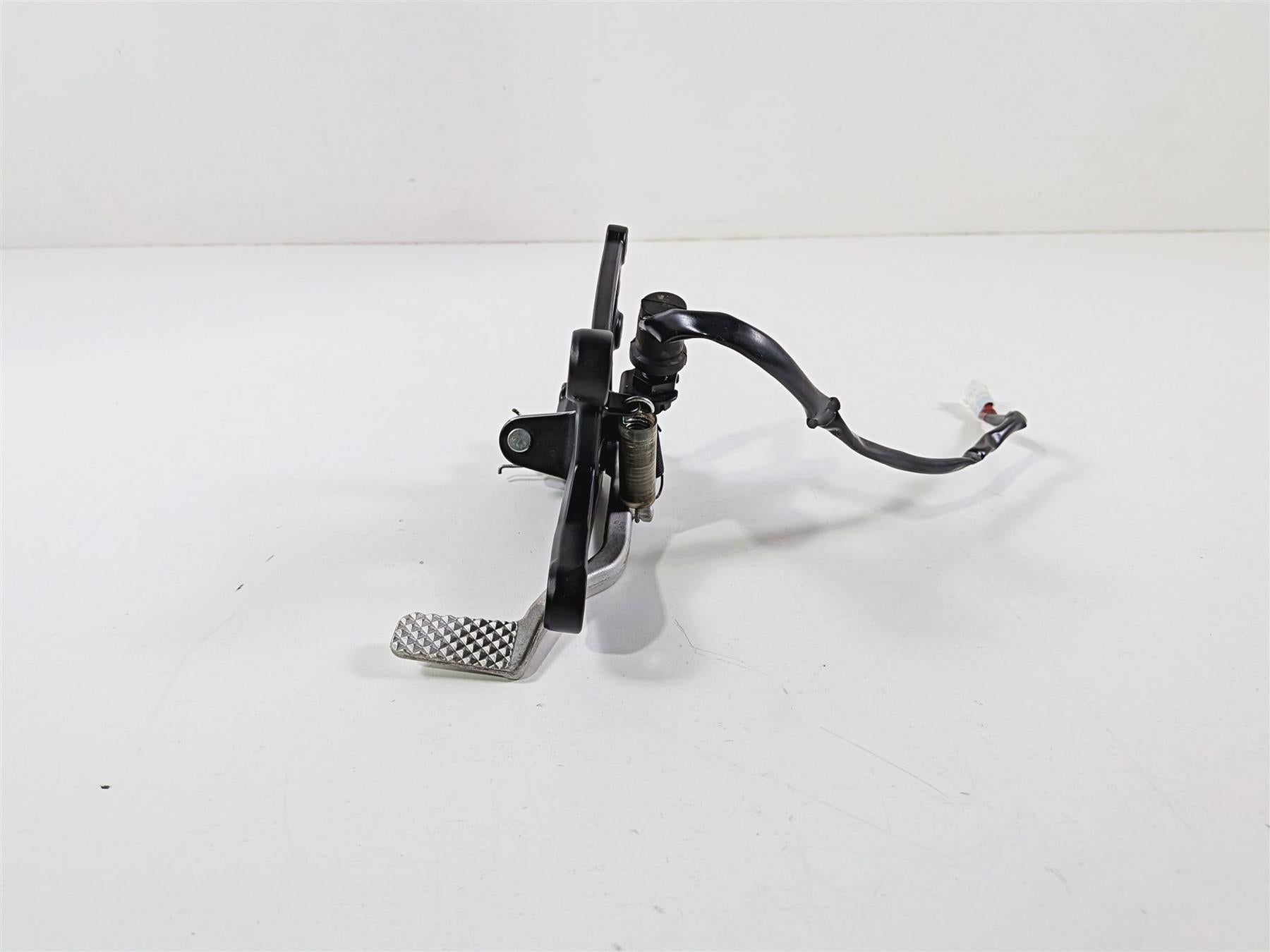 2024 Yamaha YZF R1 RN65 Front Right Peg Mount & Brake Pedal Read 2CR-27443-00-00 {{ shop.shopifyCountryName }} - Mototech271
