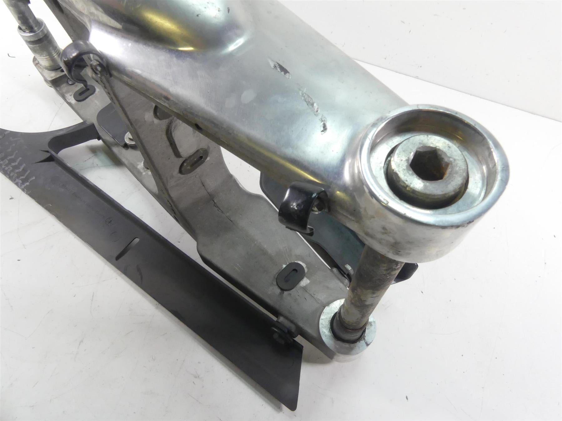 2011 Harley VRSCF Muscle Rod Rear Swingarm Swing Arm Suspension + Guard 48604-07 {{ shop.shopifyCountryName }} - Mototech271