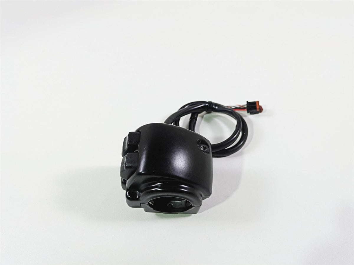 2019 Harley Softail FXDR 114 Right Hand Start Kill Control Switch 71500462 {{ shop.shopifyCountryName }} - Mototech271