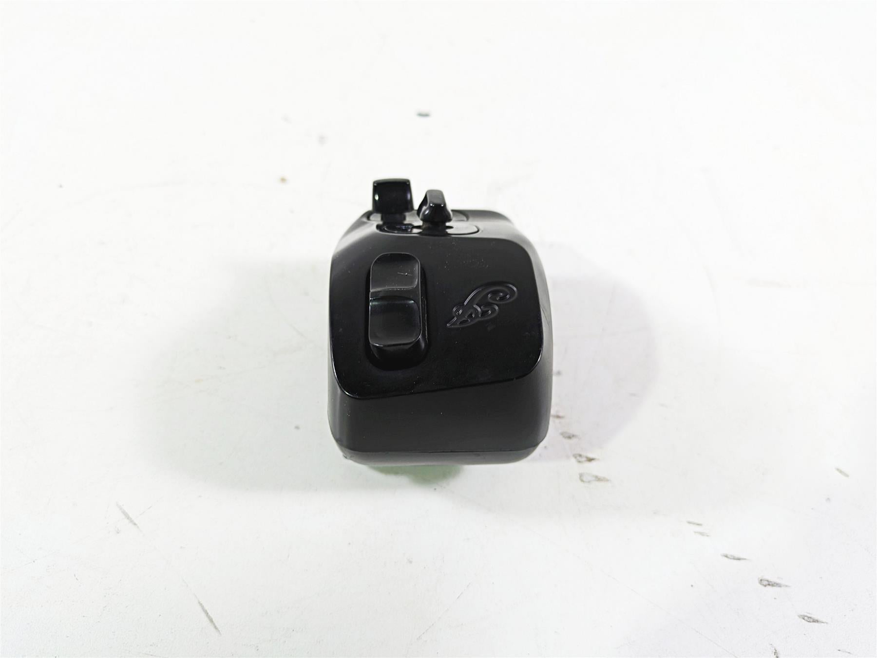 2018 Indian Chieftain Dark Horse Right Hand Control Switch 4016911 4018445 {{ shop.shopifyCountryName }} - Mototech271