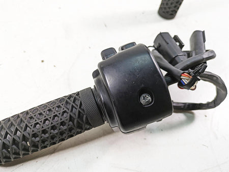 2011 Harley Touring FLHR Road King Right Hand Control Switch 71682-06A {{ shop.shopifyCountryName }} - Mototech271