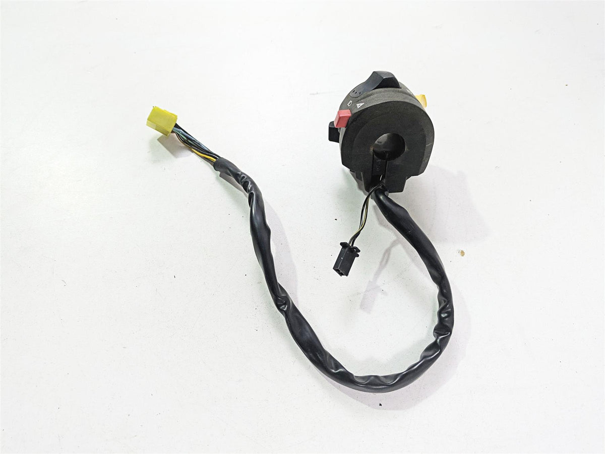 2006 Suzuki GSXR1000 K6 Left Hand Turn Signal Control Switch 37400-29G10 {{ shop.shopifyCountryName }} - Mototech271