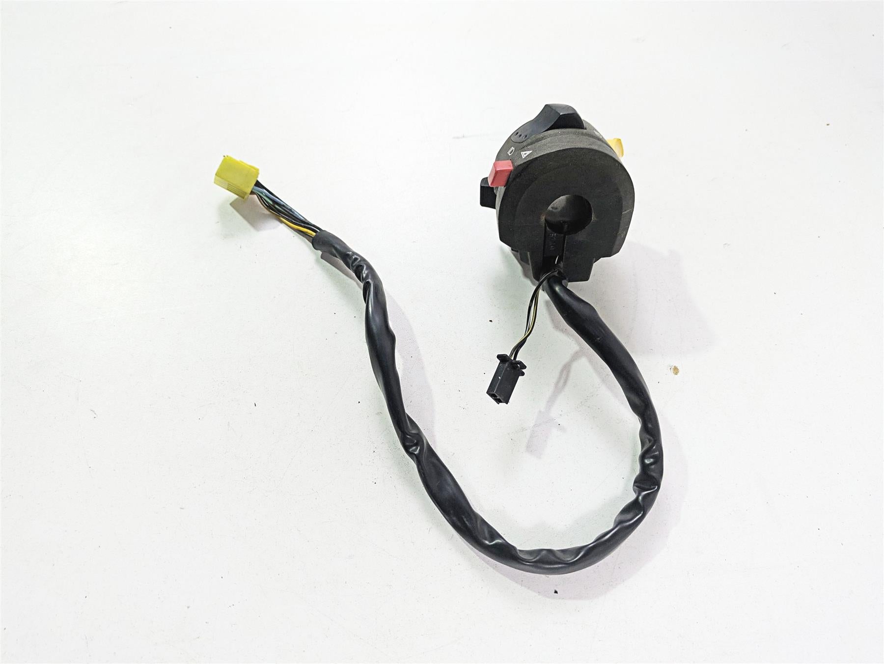 2006 Suzuki GSXR1000 K6 Left Hand Turn Signal Control Switch 37400-29G10 {{ shop.shopifyCountryName }} - Mototech271