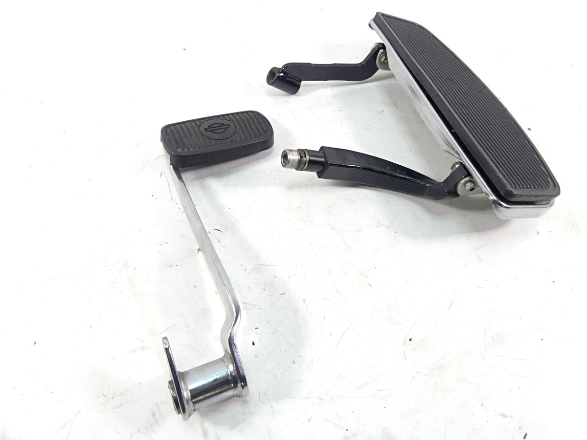 2007 Harley Touring FLHRC Road King Right Front Floorboard Brake Pedal 50621-06A {{ shop.shopifyCountryName }} - Mototech271