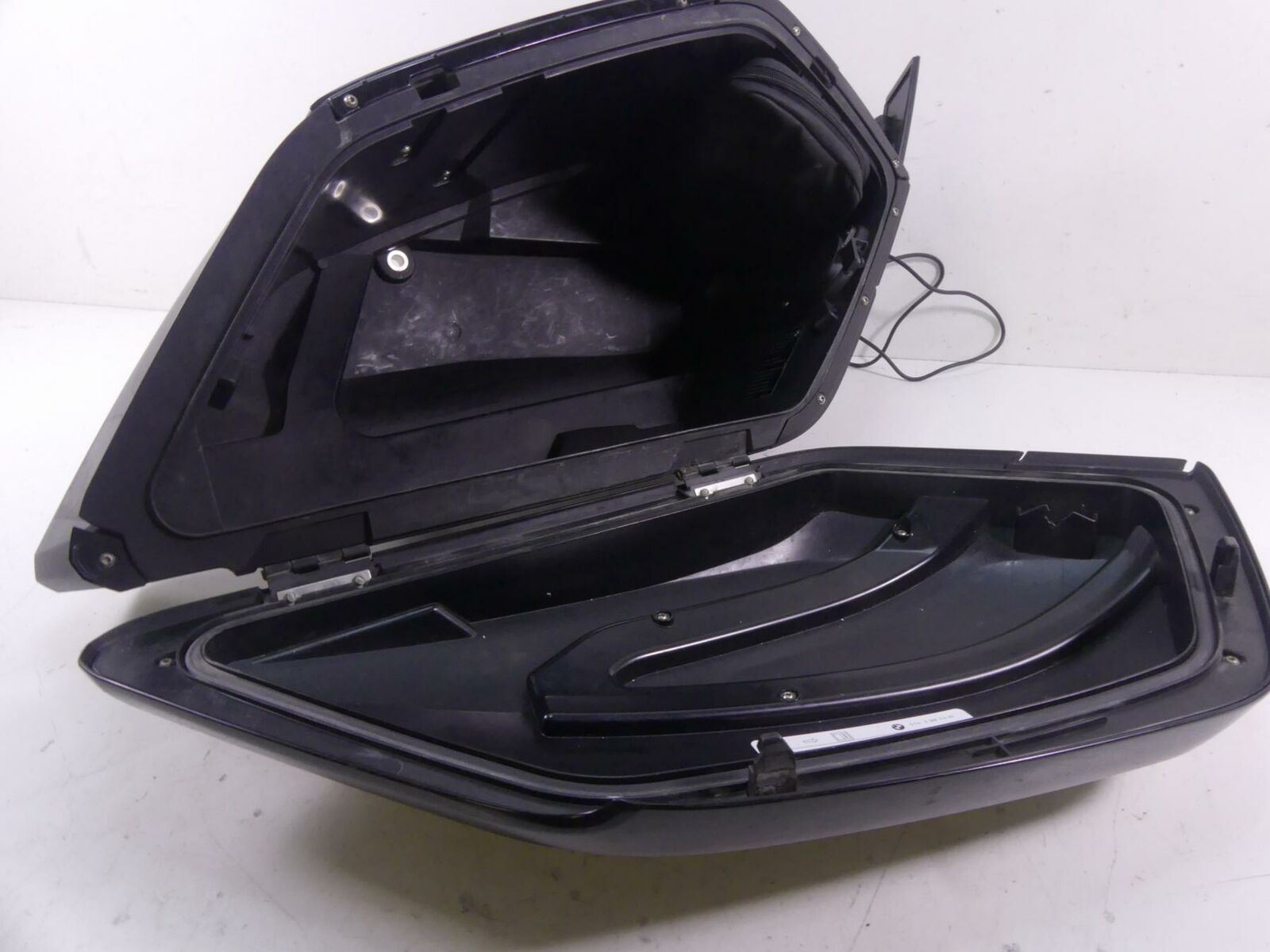 2018 BMW K1600 Bagger Right Side Saddle Bag Luggage Storage Box Case 46548551316 {{ shop.shopifyCountryName }} - Mototech271