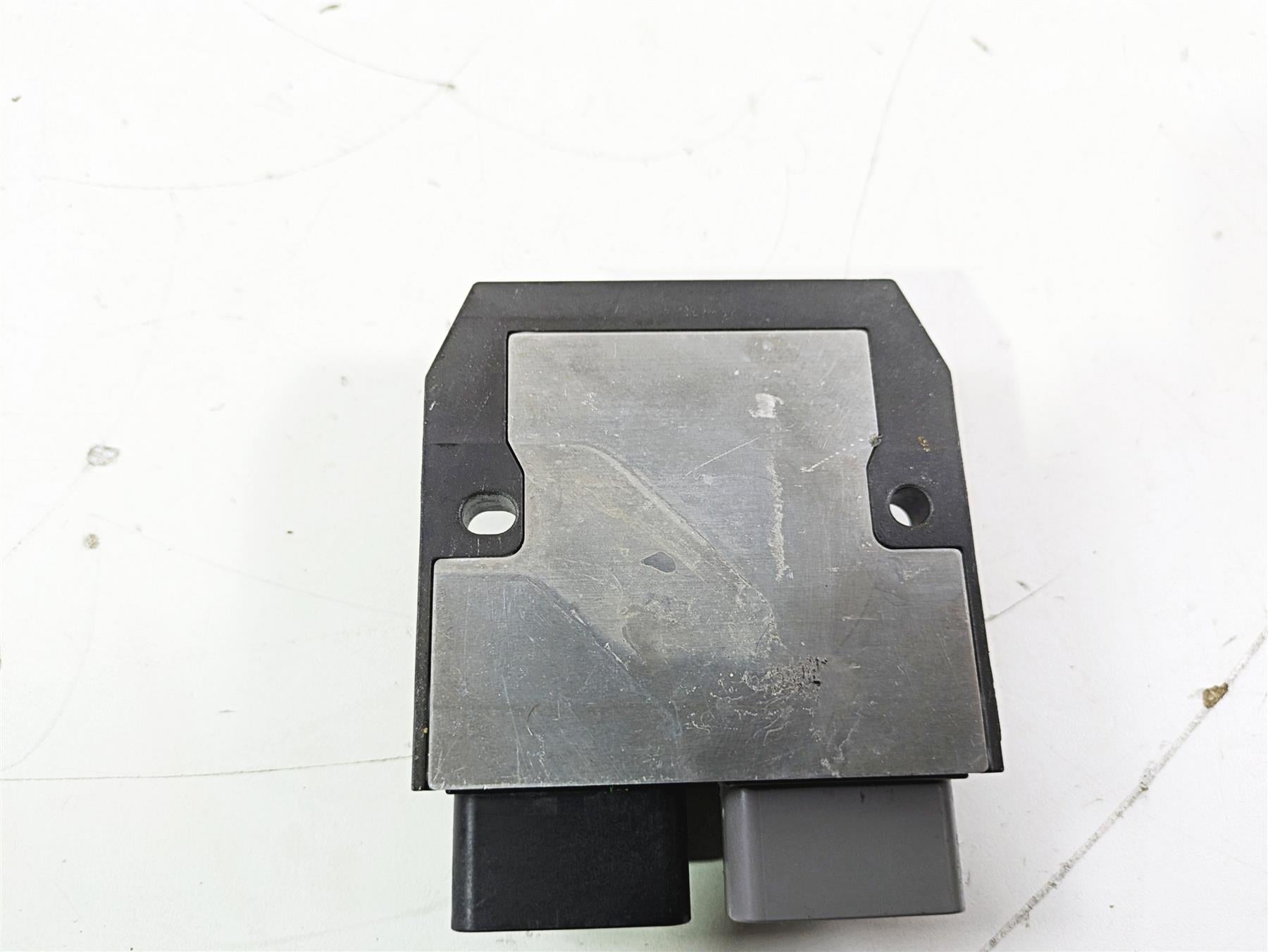 2019 Triumph Speed Triple RS 1050 Rectifier Voltage Regulator T1300675 FH020AA {{ shop.shopifyCountryName }} - Mototech271