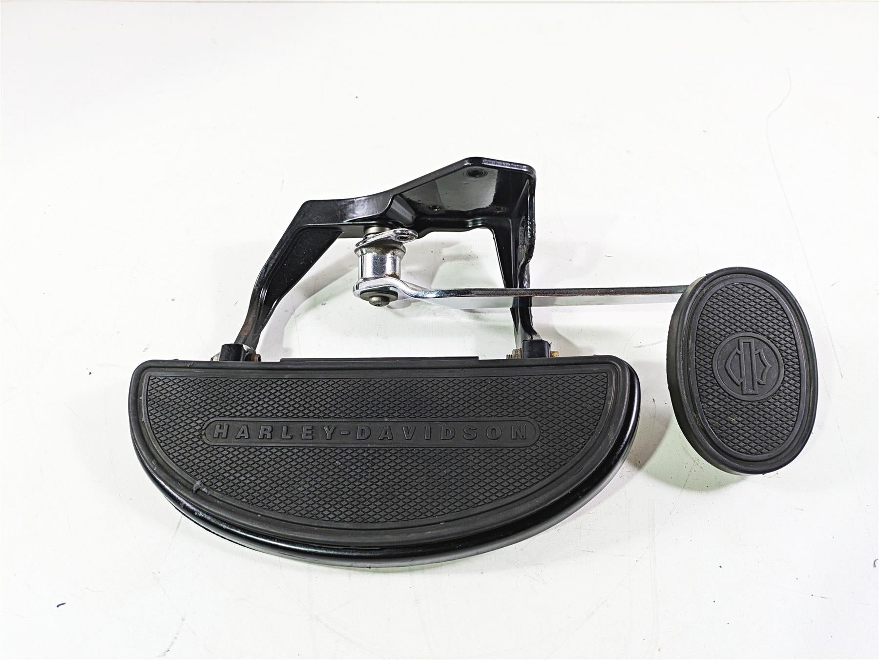 2008 Harley FLSTSB Cross Bones Right Floorboard & Brake Pedal Set 50600026 {{ shop.shopifyCountryName }} - Mototech271