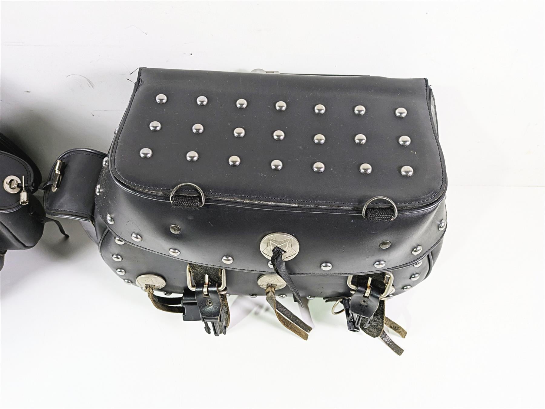 2002 Indian Spirit Deluxe Studded Leather Saddlebag & Mount & Keys Set READ {{ shop.shopifyCountryName }} - Mototech271
