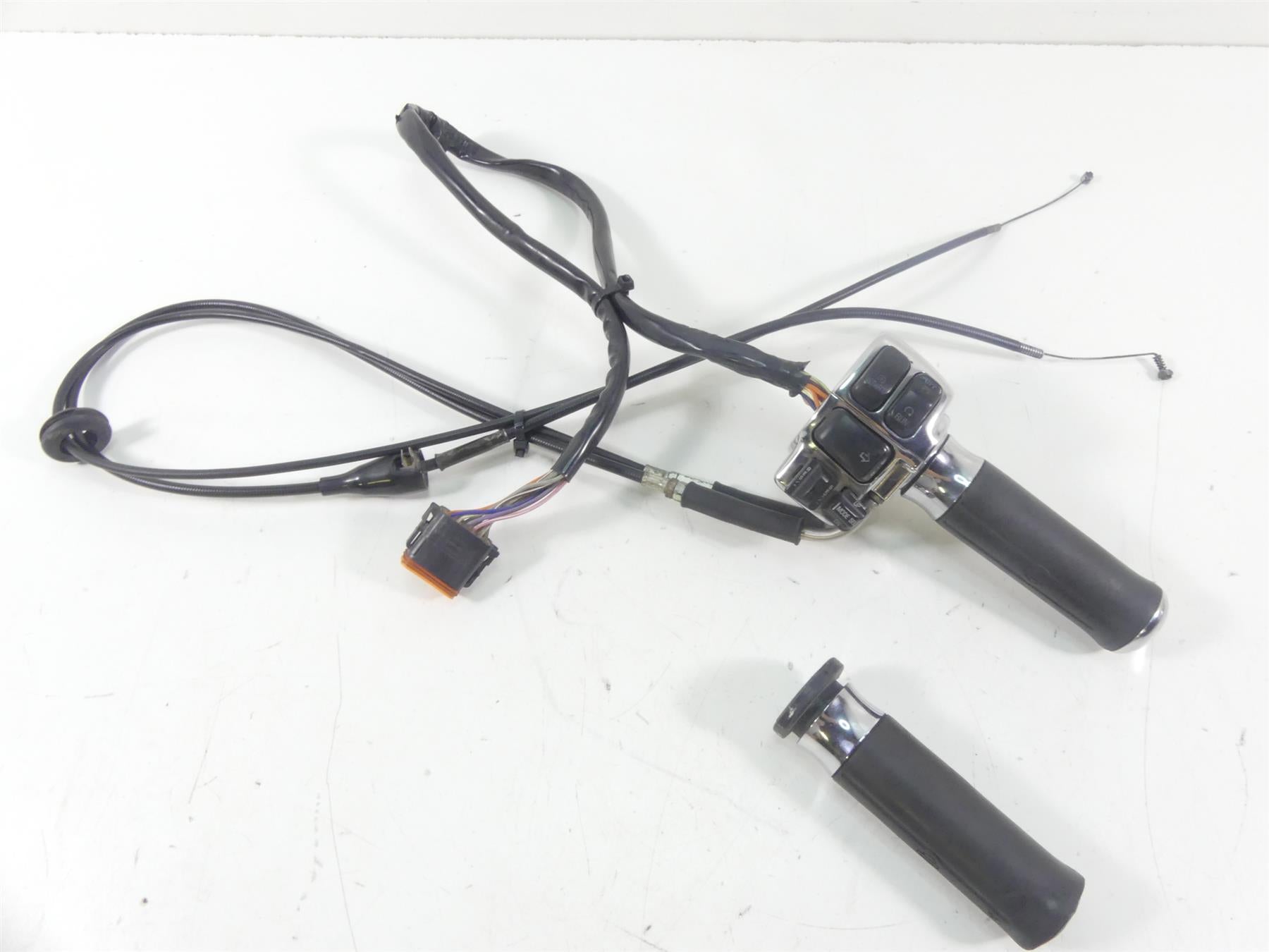 2006 Harley Touring FLHTCUI Electra Glide Right Chrome Control Switch  71684-06A