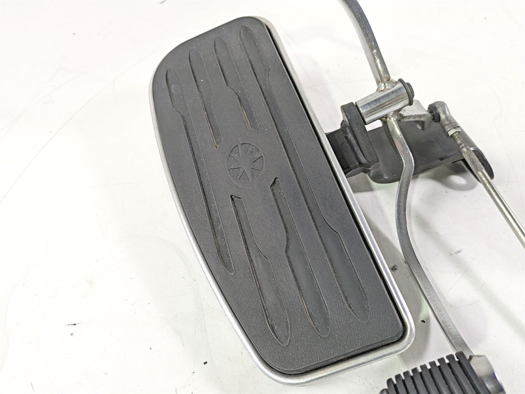 2008 Yamaha XVS1300 V-Star Tourer Left Floorboard Shifter Set 3D8-27410-00-00 {{ shop.shopifyCountryName }} - Mototech271