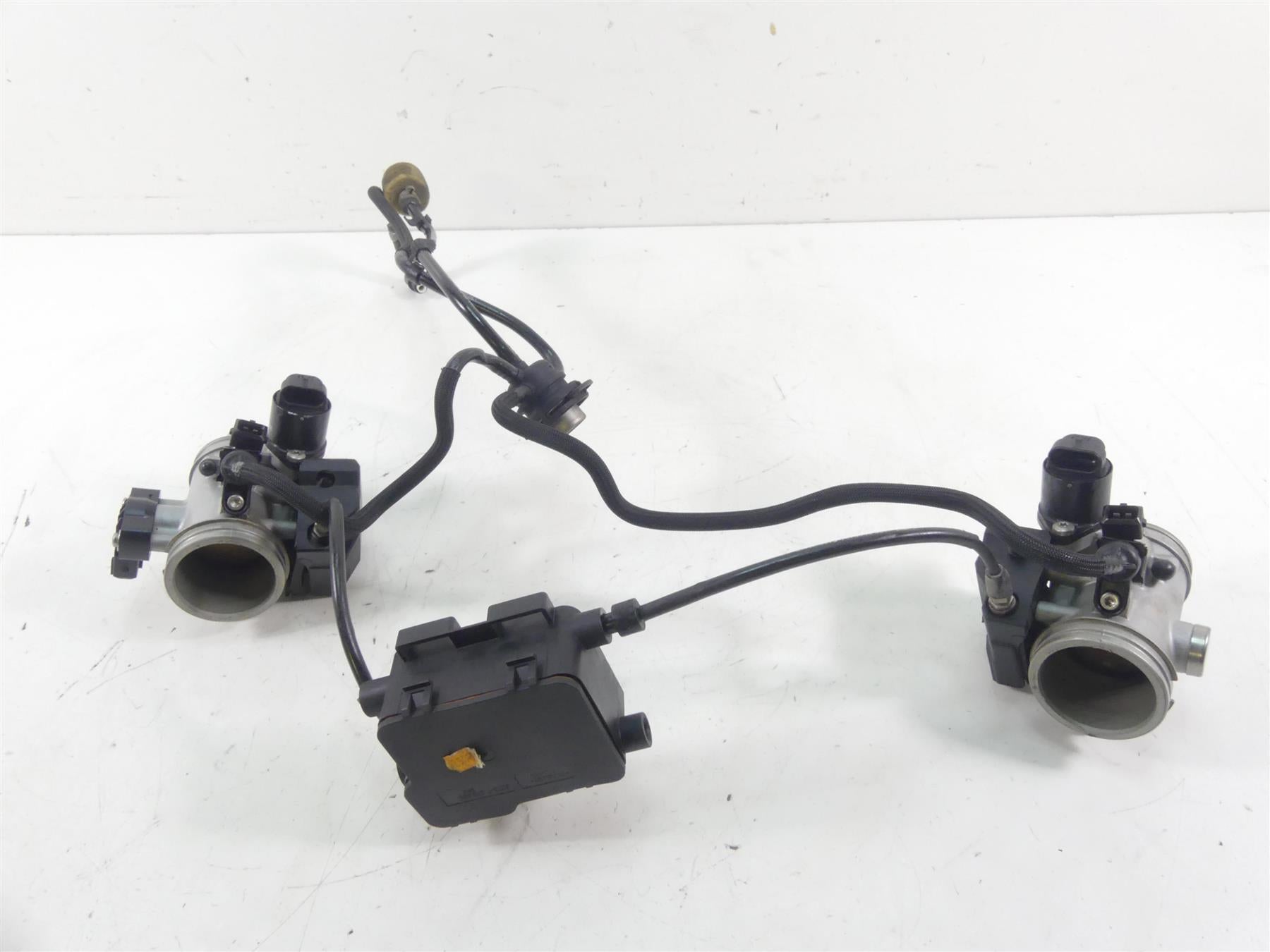 2008 BMW R1200GS K25 Bing Throttle Body Set & Cables 13547672731 13547672732 {{ shop.shopifyCountryName }} - Mototech271