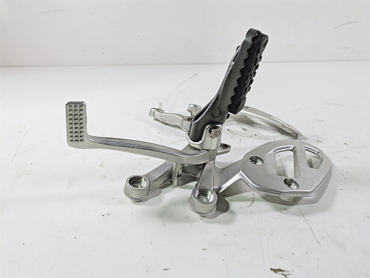 2019 BMW S1000XR K49 Right Rider Footpeg & Brake Pedal Set - Read 46718553836 {{ shop.shopifyCountryName }} - Mototech271