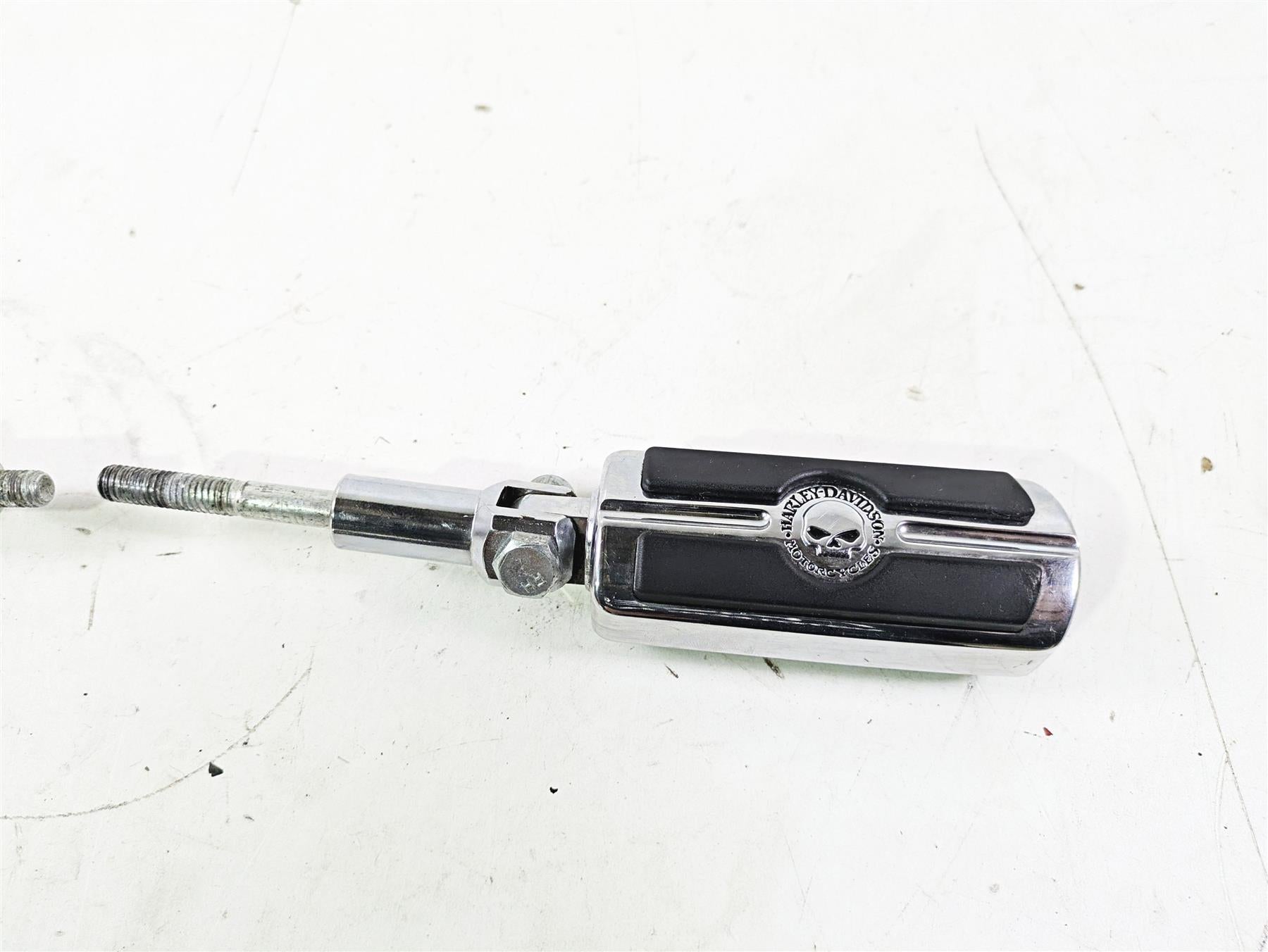 2004 Harley Softail FLSTF Fat Boy Rear Willie G Skull Footpeg Set -Read 50370-04 {{ shop.shopifyCountryName }} - Mototech271