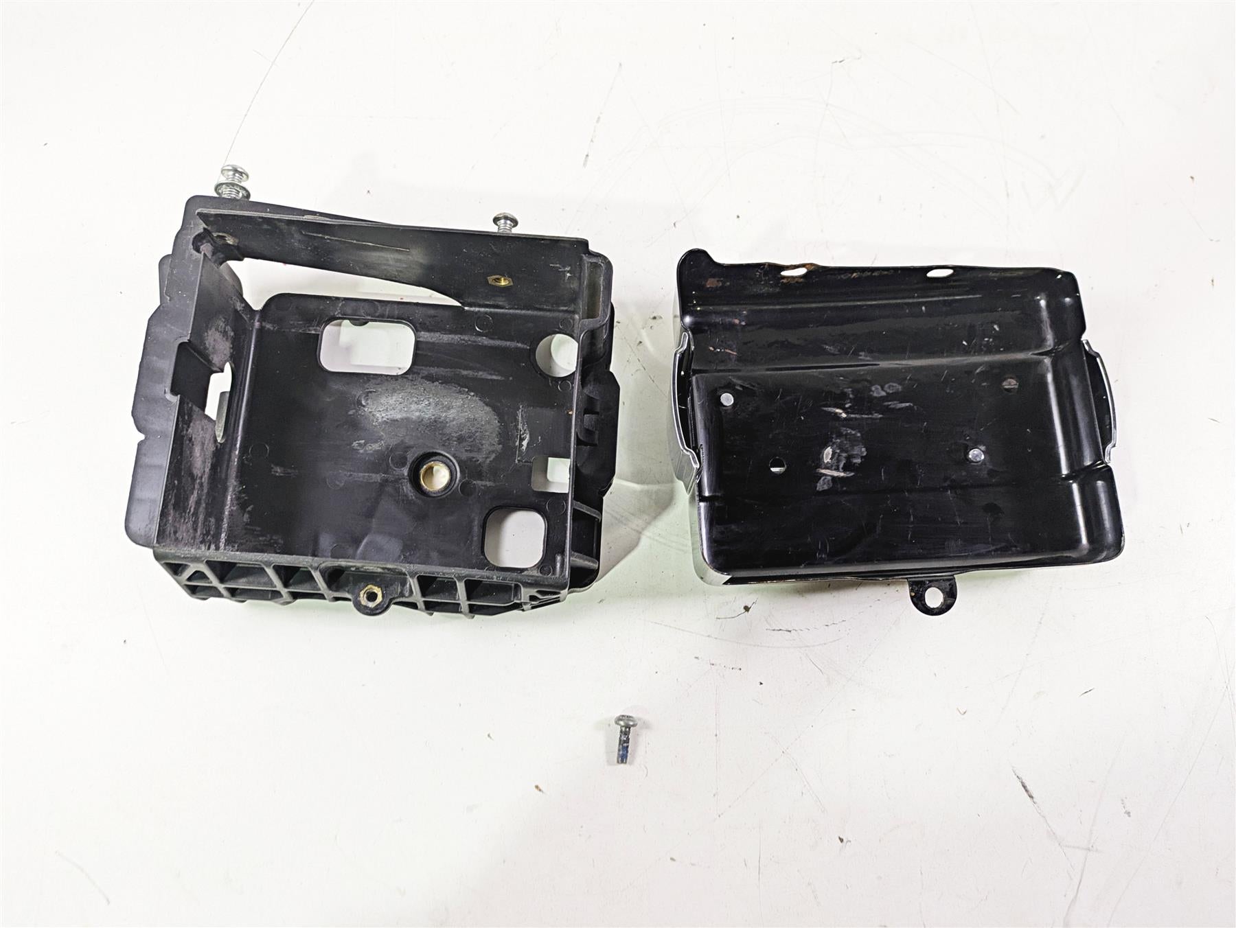 2011 Harley FXDC Dyna Super Glide Right Battery Tray & Cover 70379-06B {{ shop.shopifyCountryName }} - Mototech271
