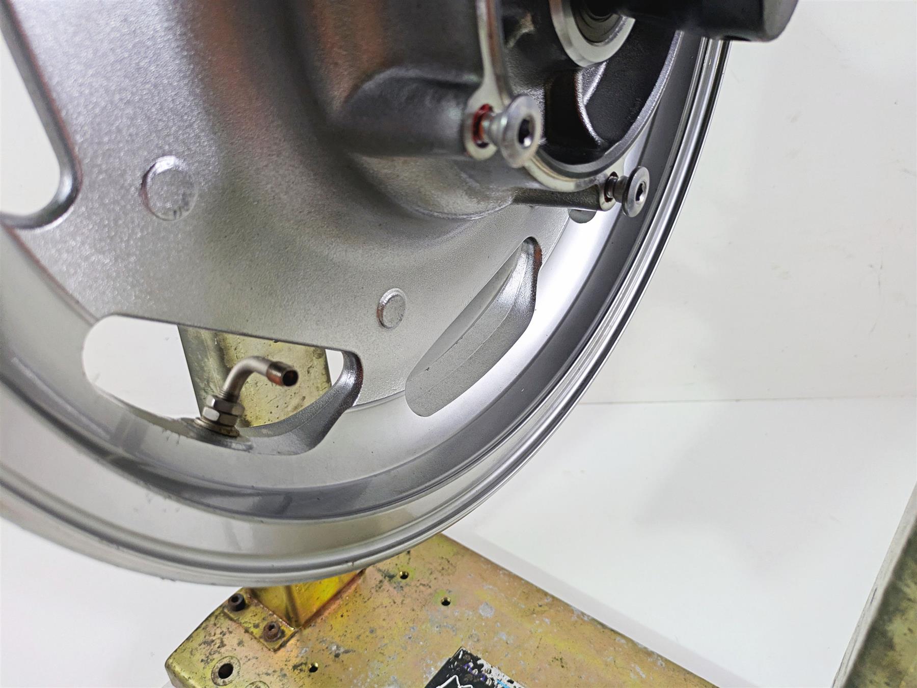 2008 Kawasaki VN1600 Vulcan Nomad Straight 16x3 Front Wheel Rim 41073-0031 {{ shop.shopifyCountryName }} - Mototech271