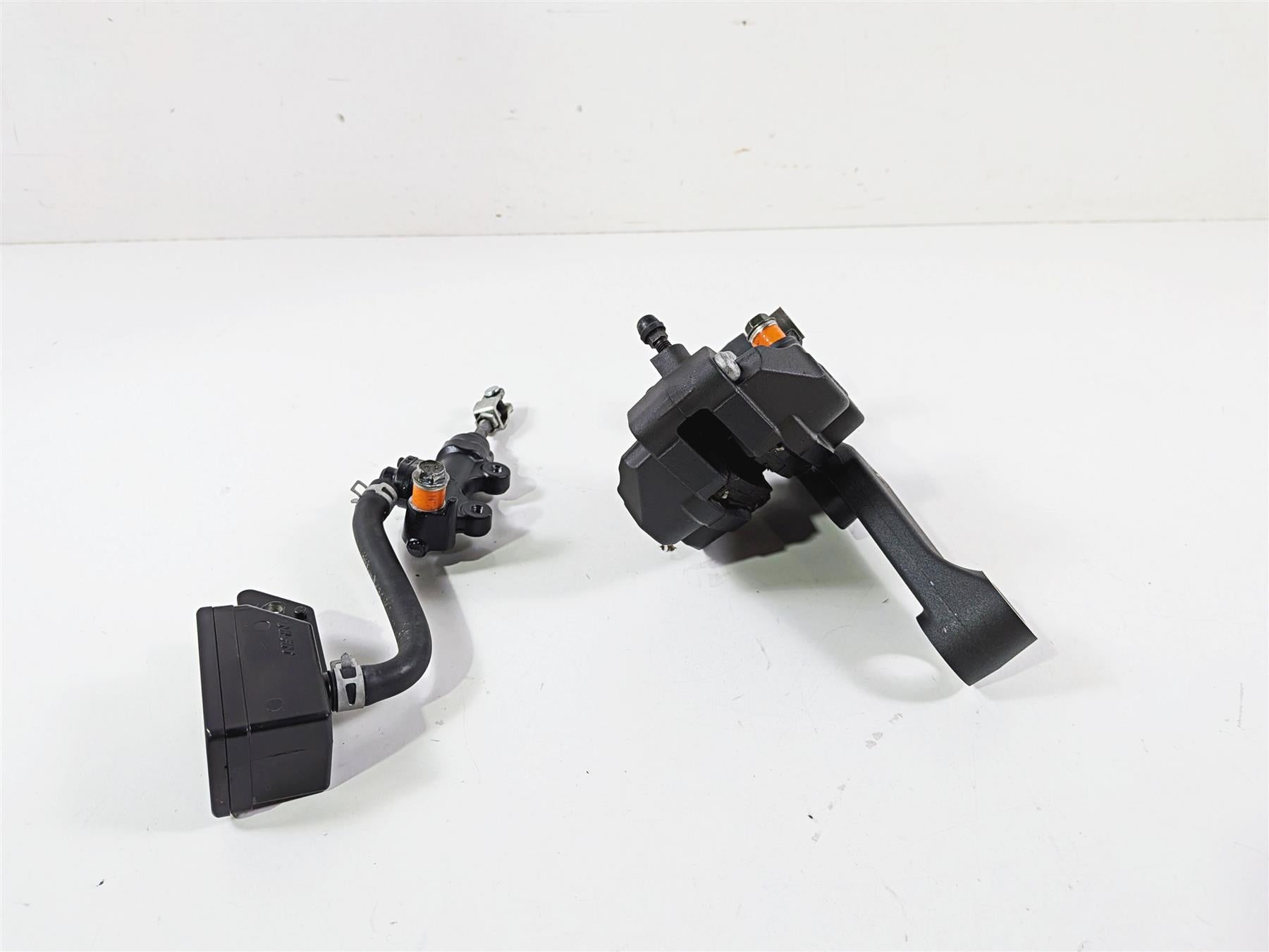 2006 Suzuki C90 VL1500T Boulevard Rear Brake Caliper & Mstr Cyl 69100-10F10-999 {{ shop.shopifyCountryName }} - Mototech271
