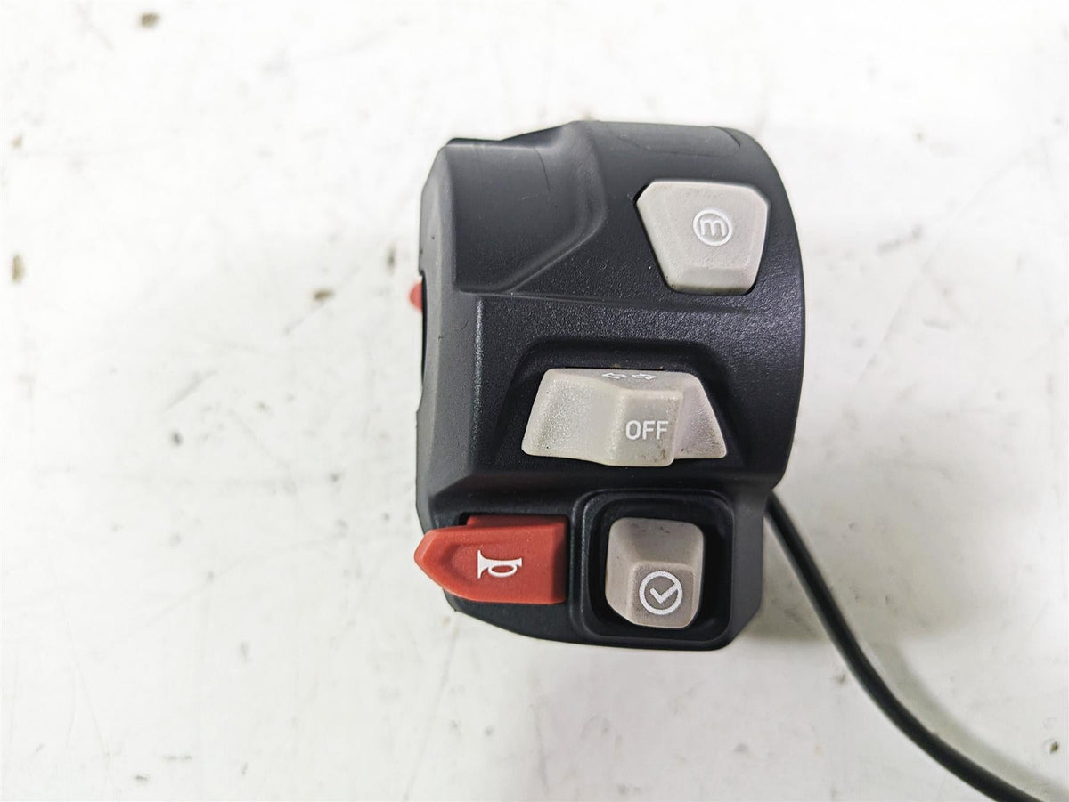 2023 Triumph Street Triple 765 RS Left Turn Signal Control Switch -Read T2044338 {{ shop.shopifyCountryName }} - Mototech271