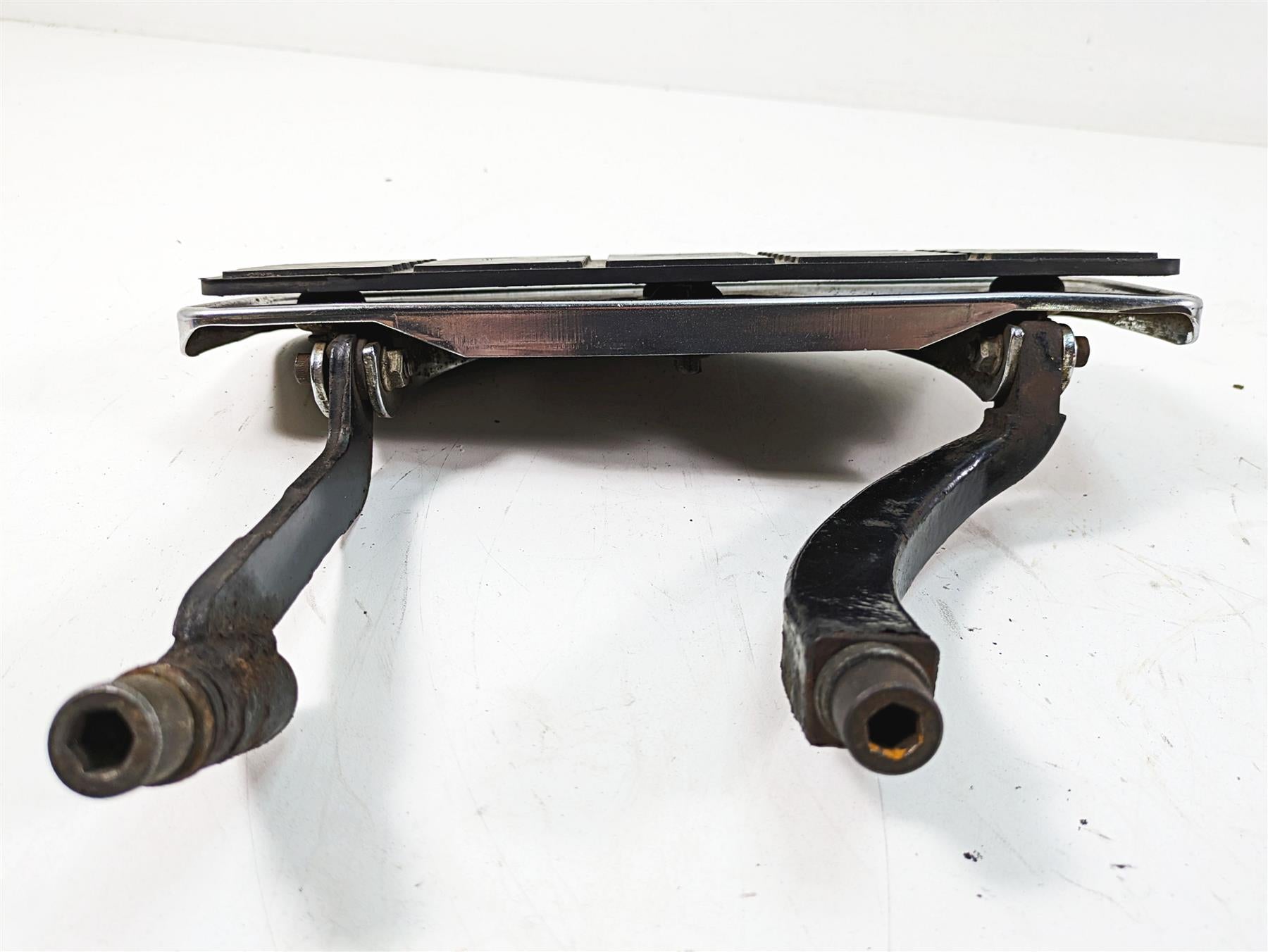 2005 Harley Touring FLHTCUI Electra Glide Front Rider Floor Board Set 50518-83B {{ shop.shopifyCountryName }} - Mototech271