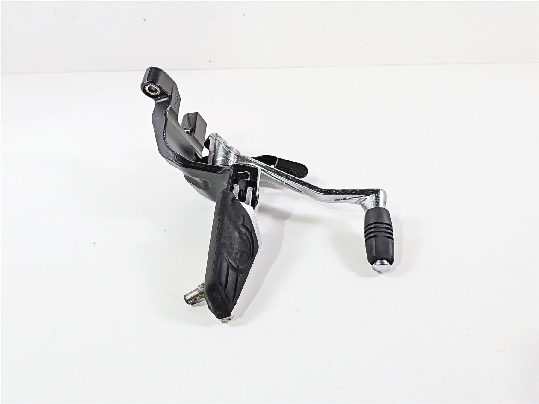 2012 Yamaha XV1900 Raider S Right Foot Peg & Brake Pedal 5C7-27420-00-00 {{ shop.shopifyCountryName }} - Mototech271