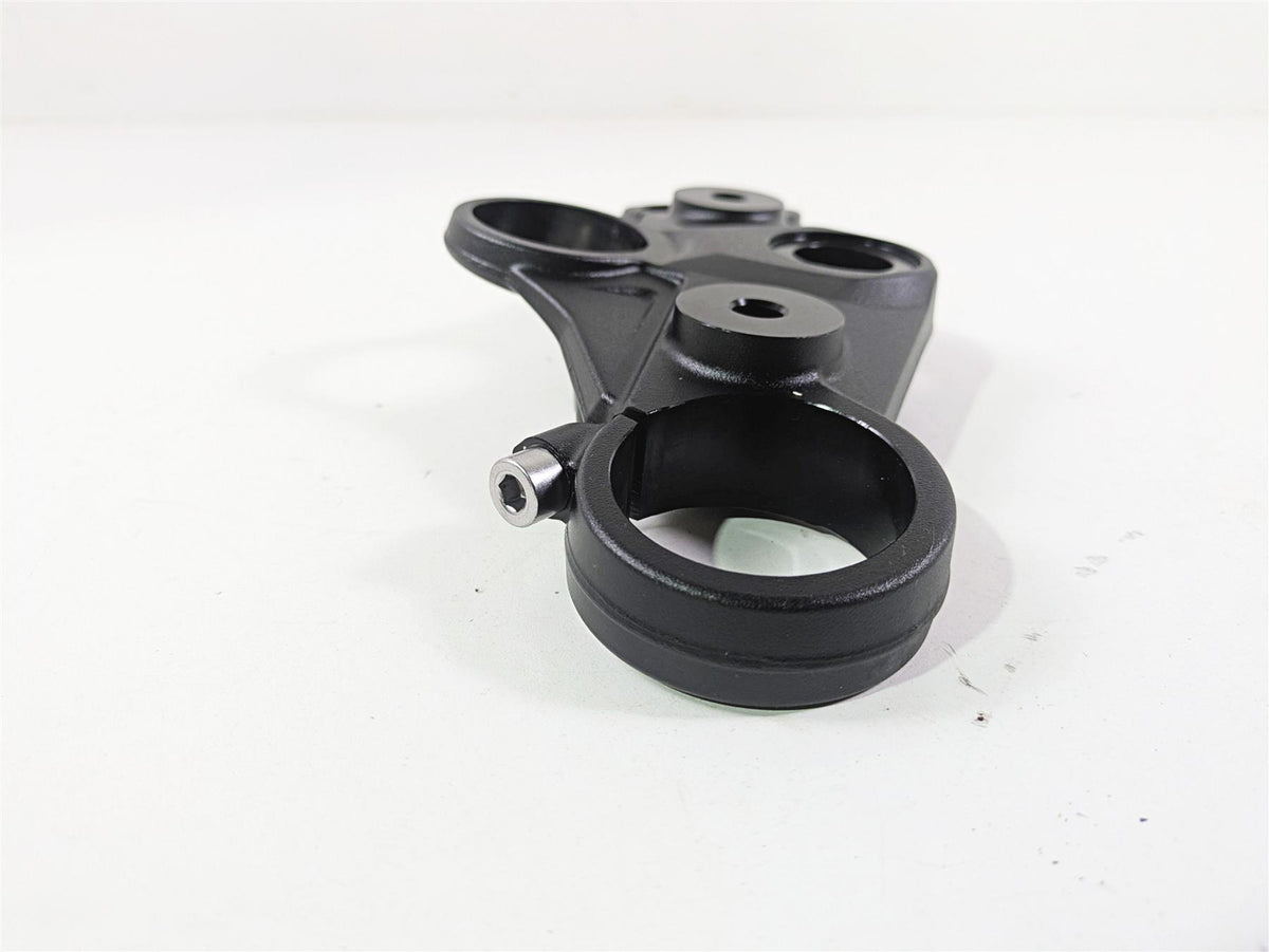 2024 Triumph Street Triple 765 R Upper Triple Tree Steering Clamp T2041726 {{ shop.shopifyCountryName }} - Mototech271