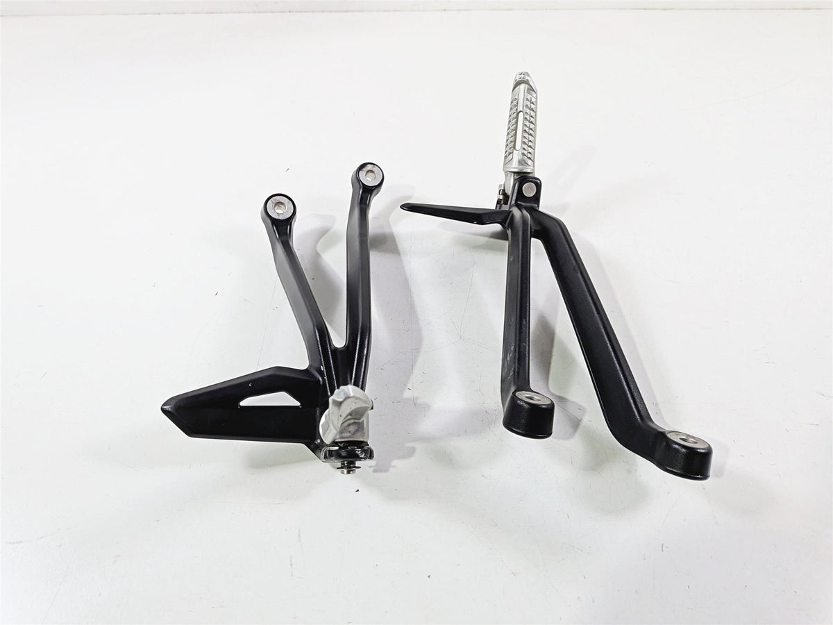 2020 Triumph Street Triple 765RS Rear Passenger Footpeg Set T2088156 T2088157-Mototech271