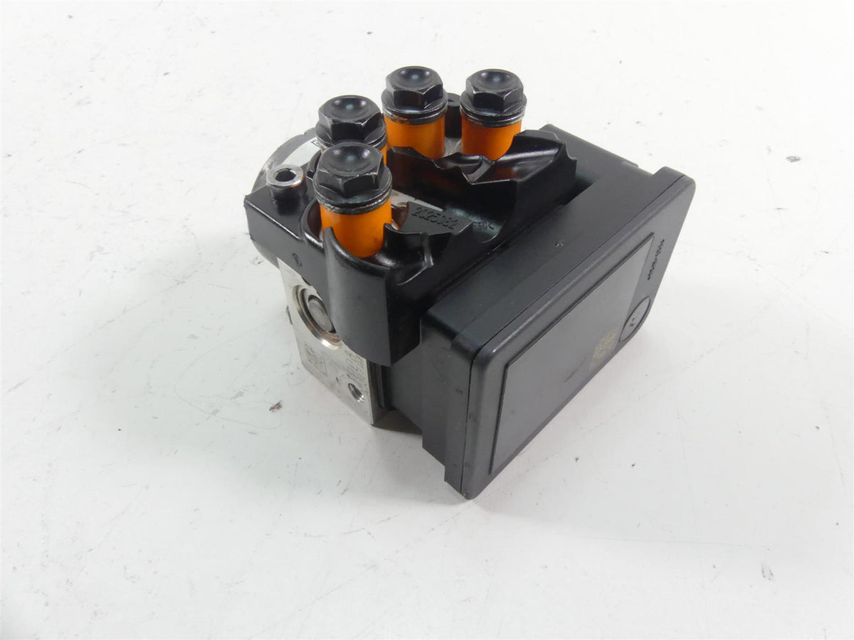 2017 Triumph Thruxton 1200 R Abs Brake Pump Module Unit T2021931 {{ shop.shopifyCountryName }} - Mototech271