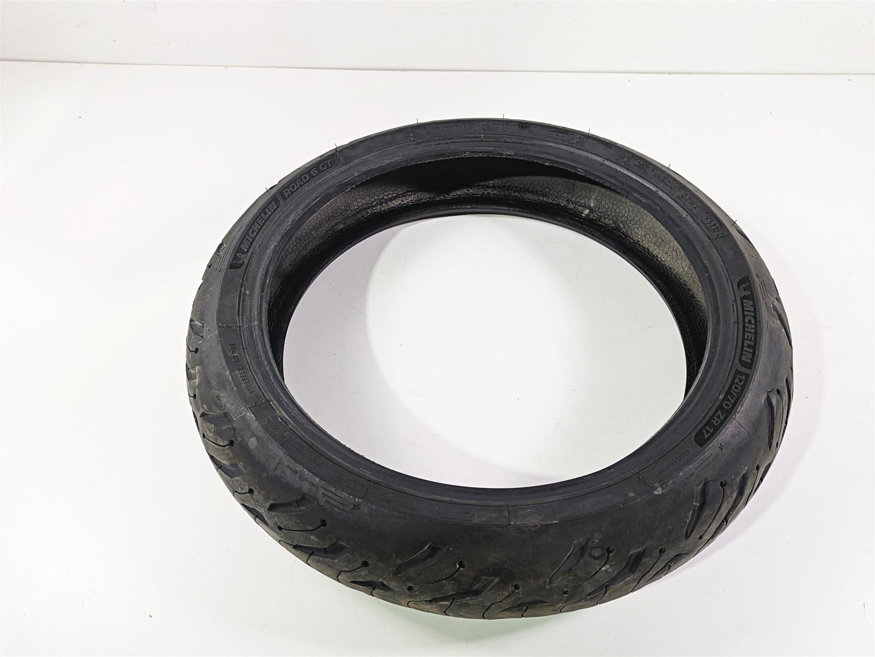 Used Front Motorcycle Tire Michelin Road 6 GT Tire 120/70R17 44614