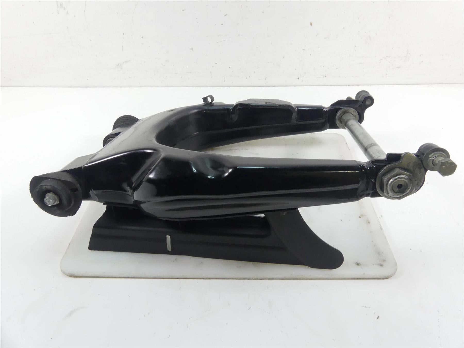 2011 Harley Touring FLTRU Road Glide Rear Swing Arm Swingarm + Axle 45470-09 | Mototech271