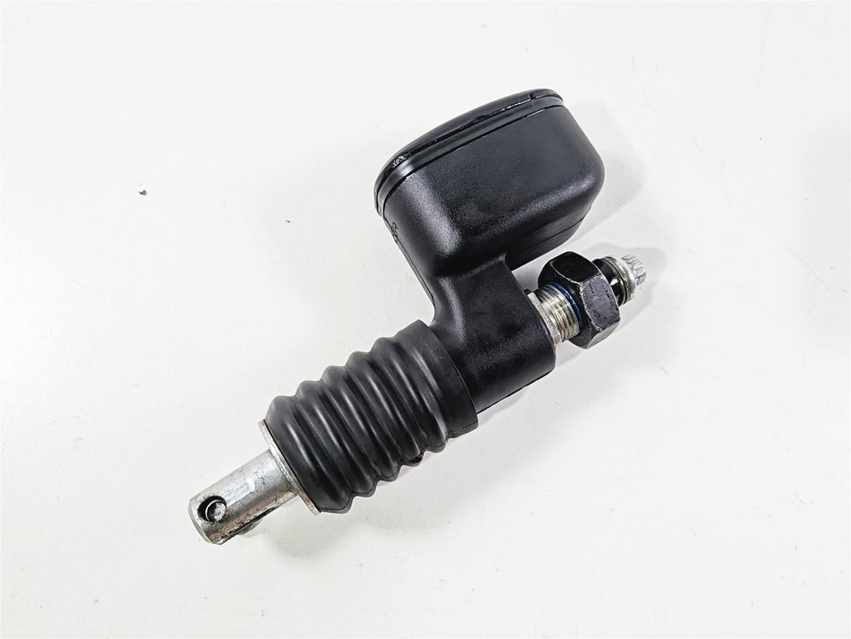 2004 Harley Touring FLTRI Road Glide Clean Rear Brake Master Cylinder 42454-99A-Mototech271